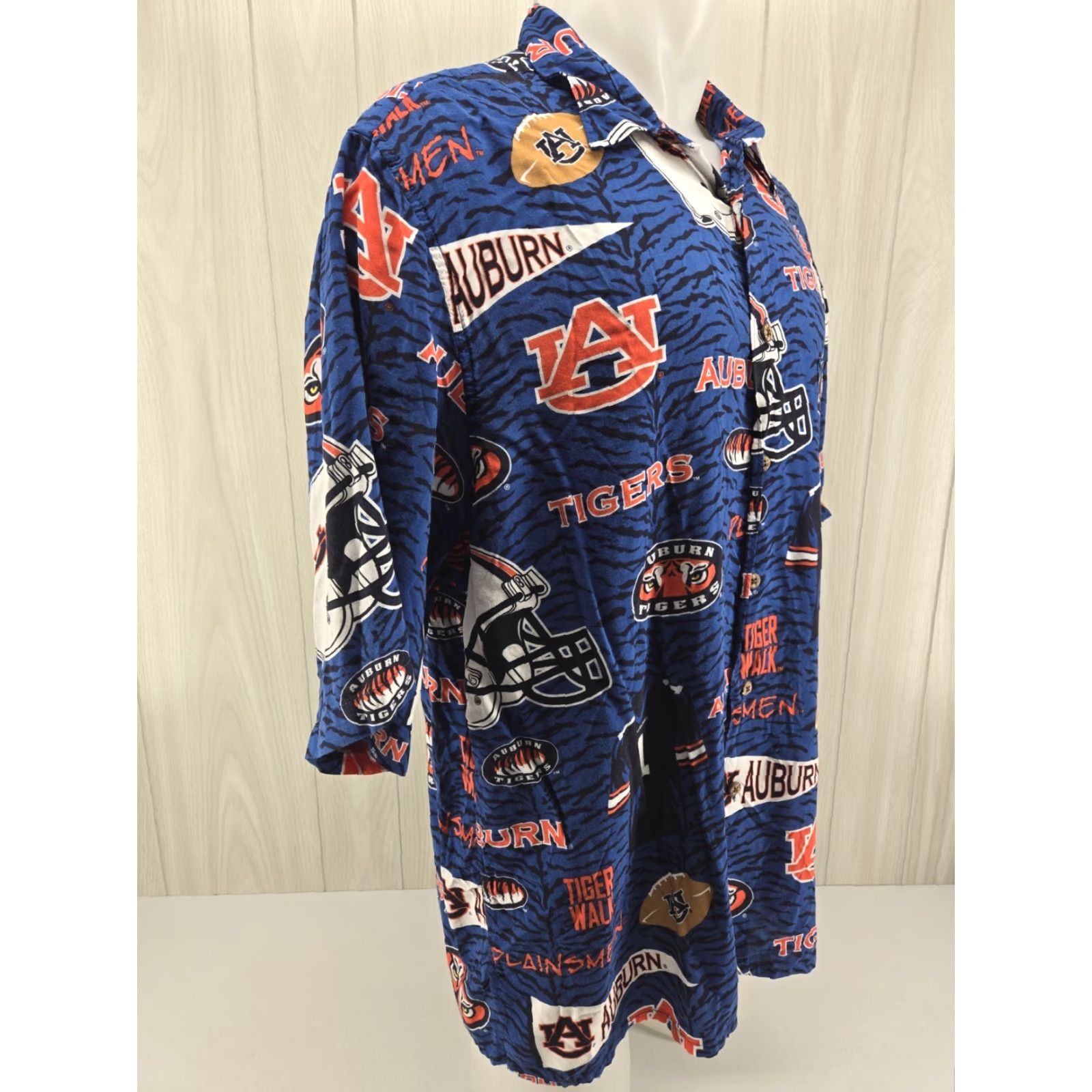 Reyn Spooner VINTAGE Reyn Spooner Auburn Tigers Shirt 2XL Blue Hawaiian Camp Vacation Football Men Short Sleeve Button-Up Collared Rayon Size US XXL / EU 58 / 5 - 6 Thumbnail