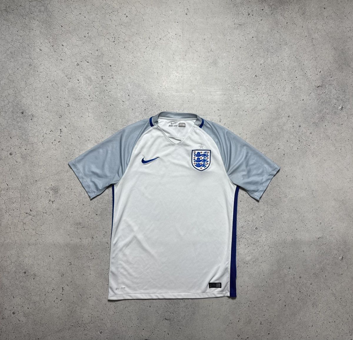 Nike Nike England Team 2016/2018 Vintage Soccer Jersey Football Size US M / EU 48-50 / 2 - 1 Thumbnail