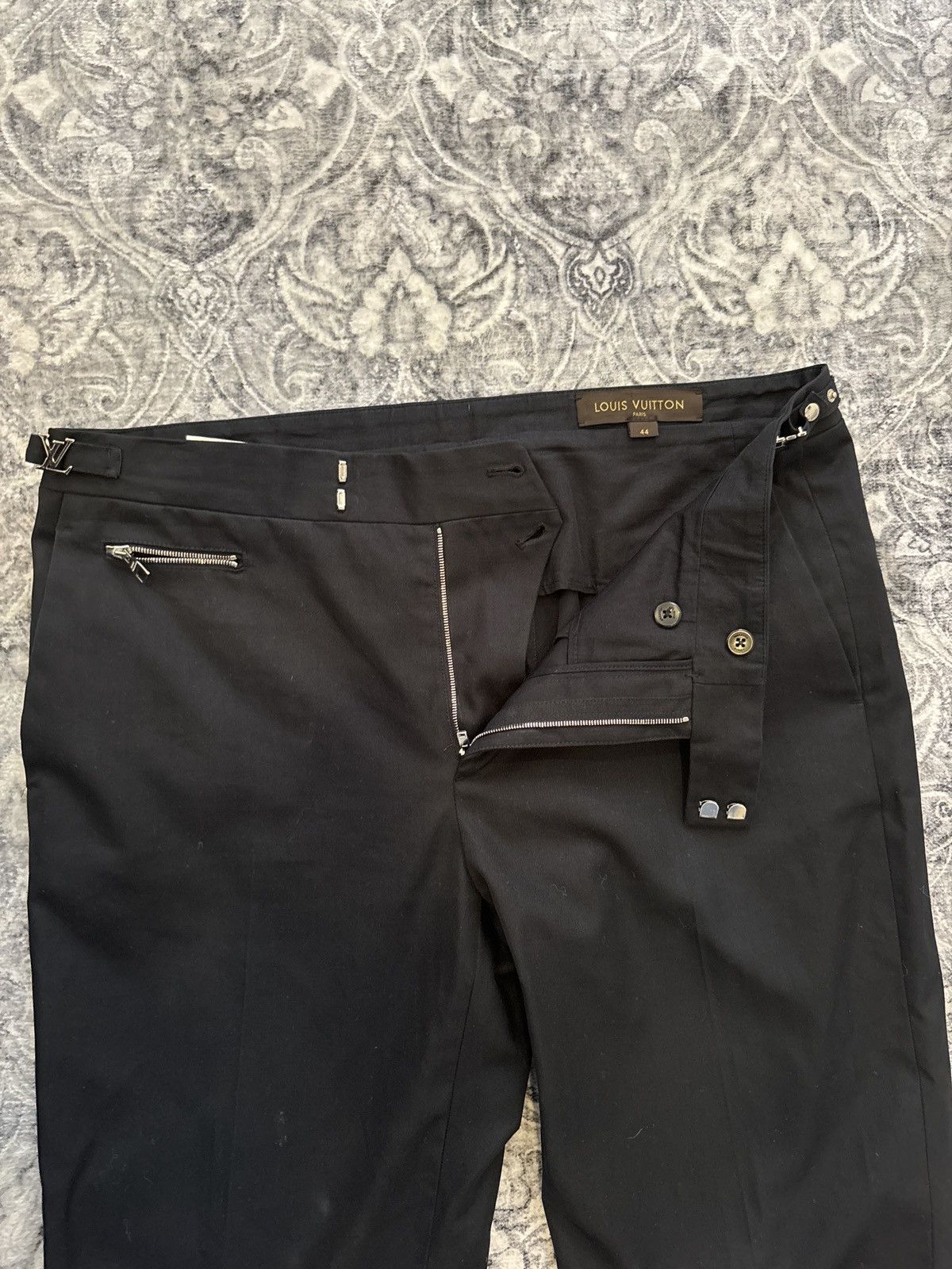 Louis Vuitton Louis vutton with Lv buckles on each side Size US 44 / EU 60 - 11 Thumbnail