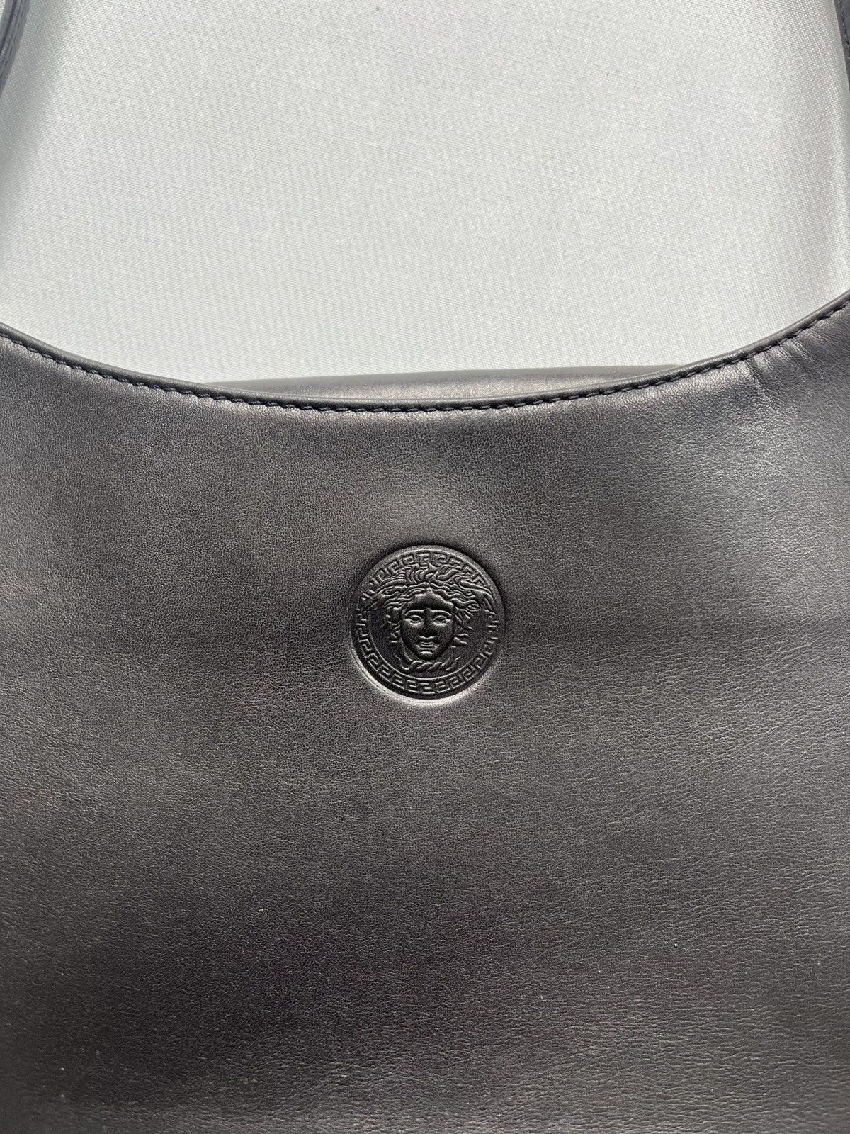 Versace Vintage Gianni Versace Couture Medusa Hobo Bag Black Leather Size ONE SIZE - 6 Thumbnail