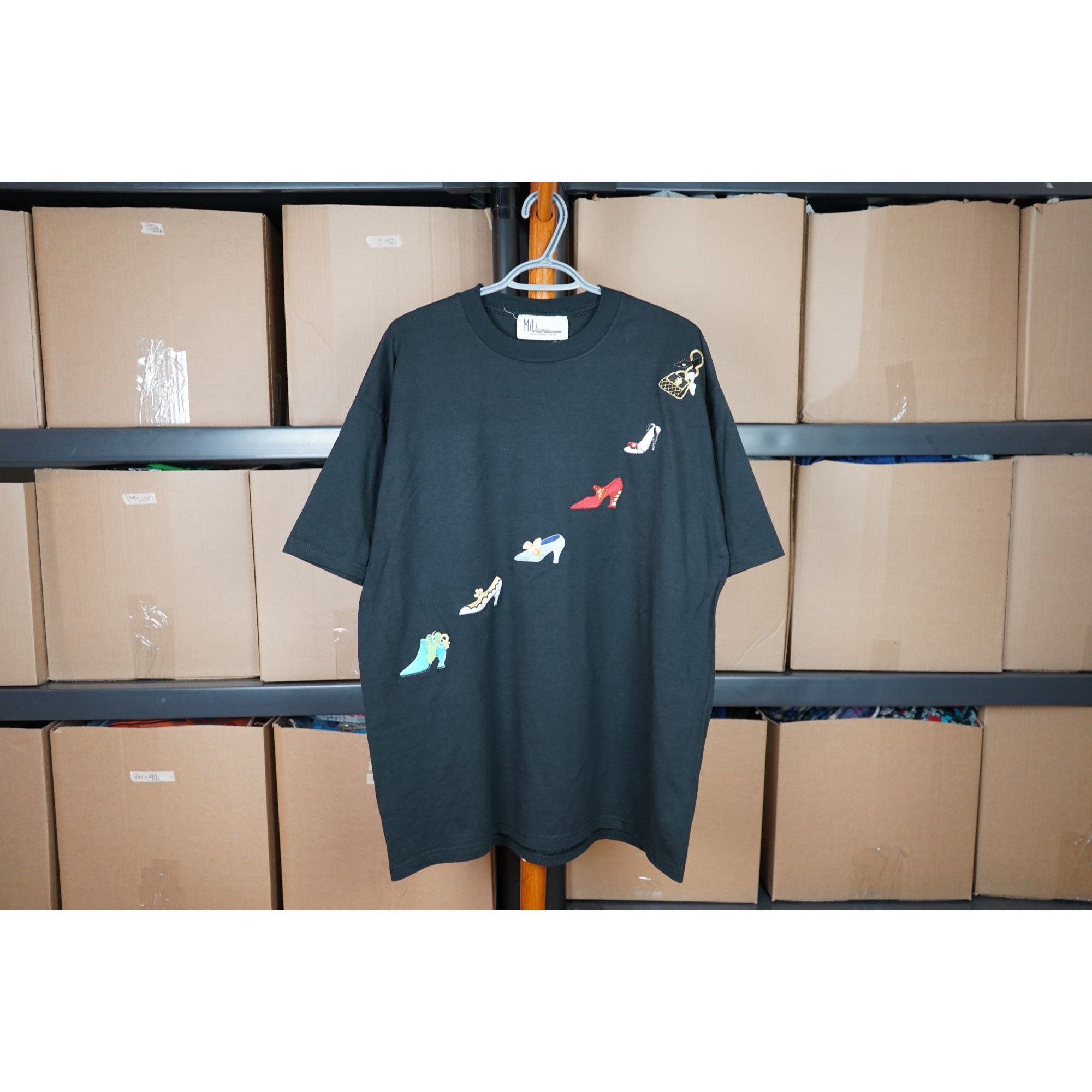 Vintage Women's XL Black Vintage Tshirt Footwear Embroidery #434 Size XL / US 12-14 / IT 48-50 - 1 Thumbnail