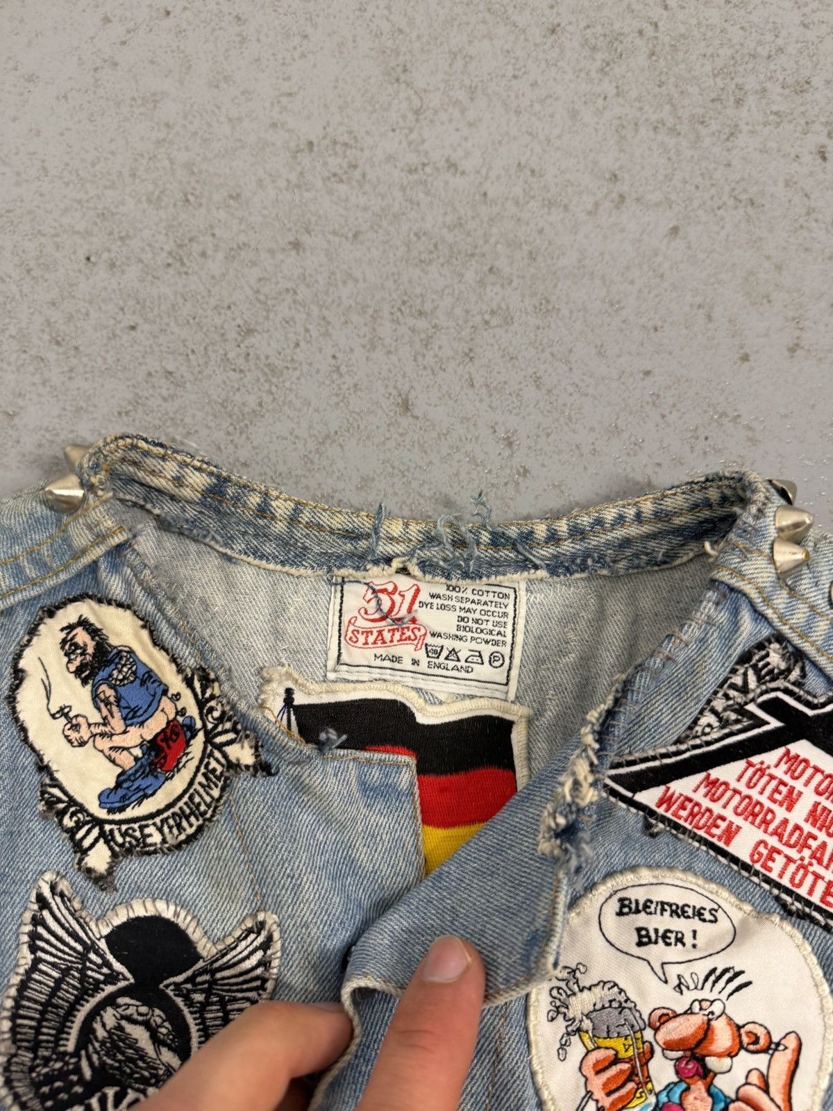 Vintage Biker Gang 80s 51States Cut Embroidered Studded Patched Vest Size US L / EU 52-54 / 3 - 8 Thumbnail