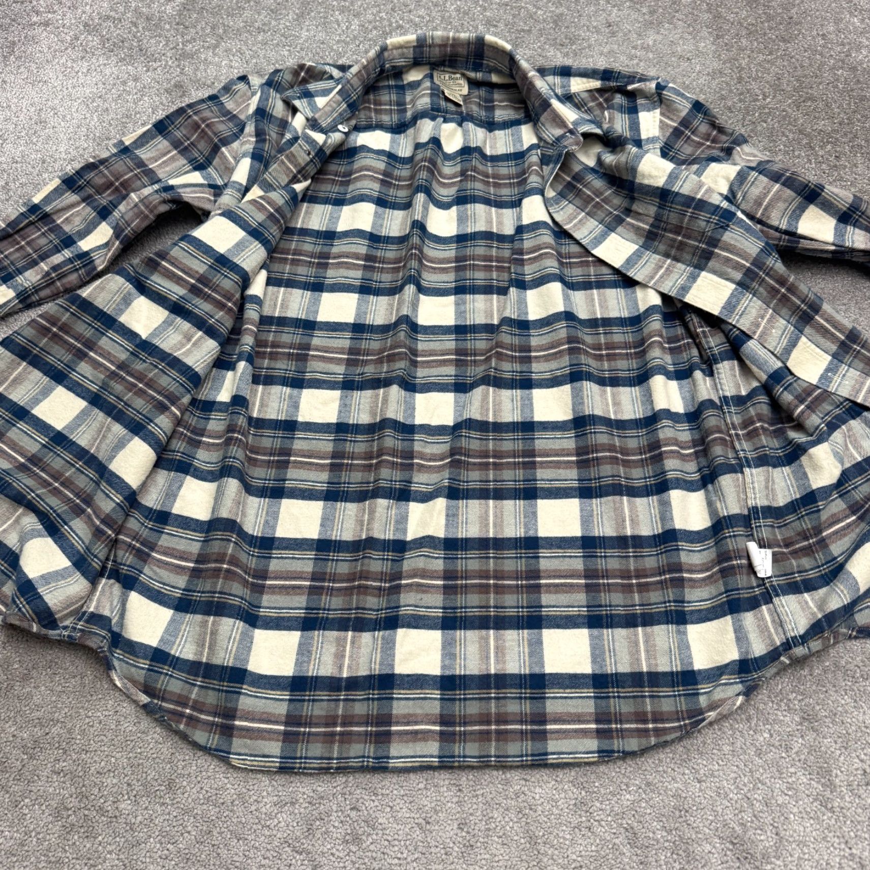 Vintage L.L. Bean Traditional Fit Flannel Shirt Mens LT Blue Plaid Cotton Casual Button-Up Hip Classic Size US L / EU 52-54 / 3 - 5 Thumbnail