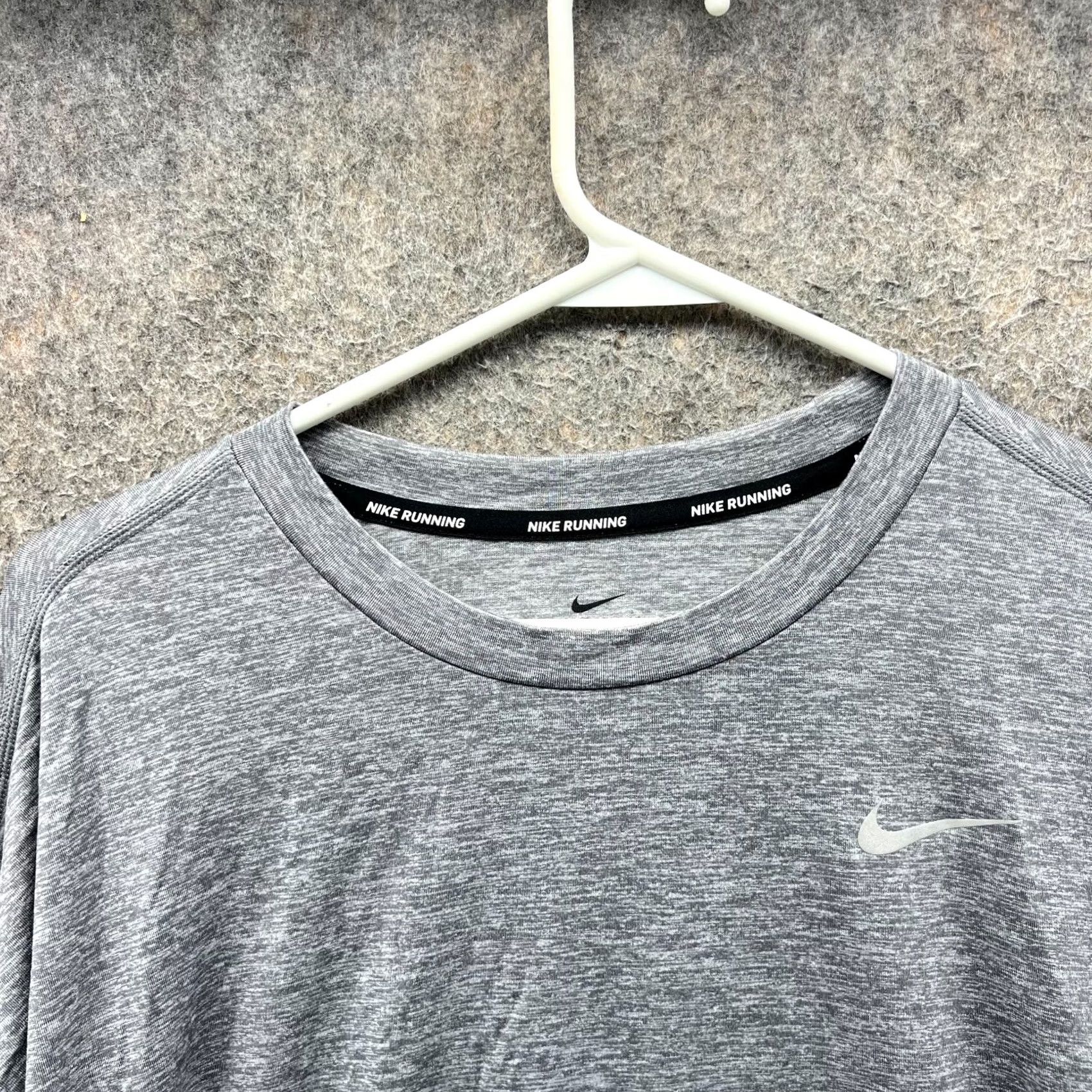 Nike Nike Shirt Mens Medium Gray Long Sleeve Lightweight Running Dri-Fit Gym Size US M / EU 48-50 / 2 - 5 Thumbnail