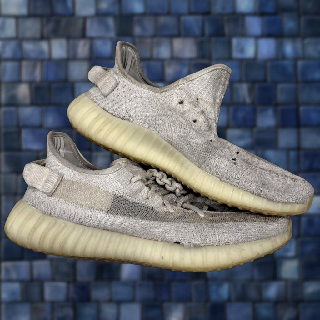 Adidas **Adidas Yeezy Boost 350 V2 White 9.5 Men's Shoe** User: **Adidas Yeezy Boost 350 V2 White 9.5 Men's** Size US 9 / EU 42 - 1 Thumbnail