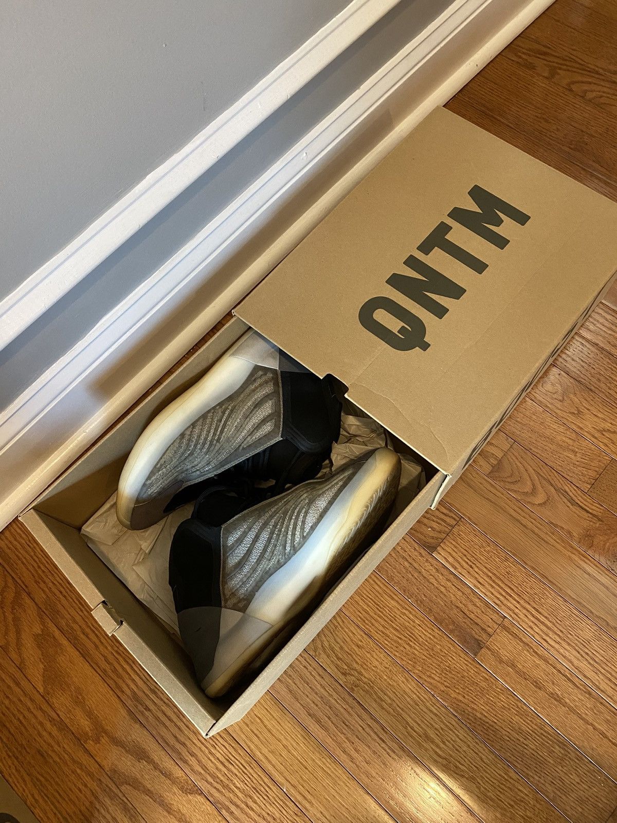 Yeezy Adidas Yeezy QNTM Barium Size US 9.5 / EU 42-43 - 11 Thumbnail