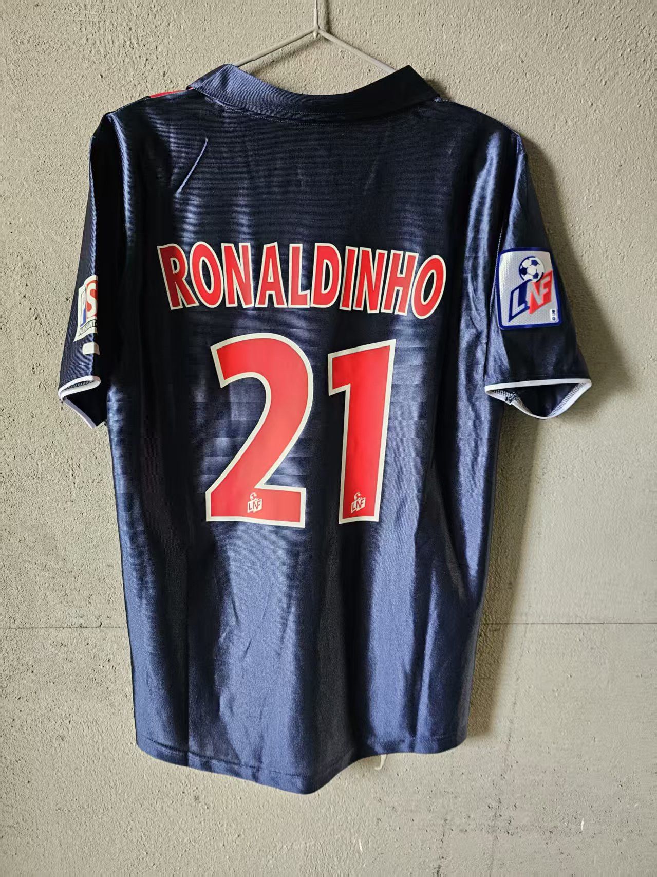 Other 2001 02 PSG 21 Ronaldinho Jersey Size US L / EU 52-54 / 3 - 1 Thumbnail
