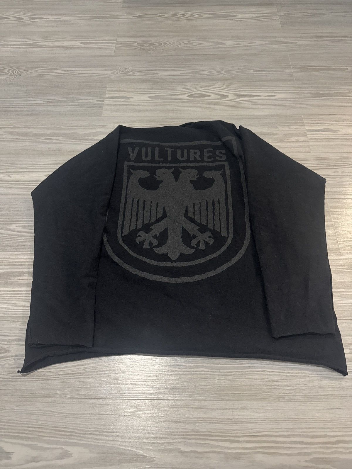 Yeezy Yeezy Vultures Promo Long Sleevs Size US S / EU 44-46 / 1 - 1 Thumbnail