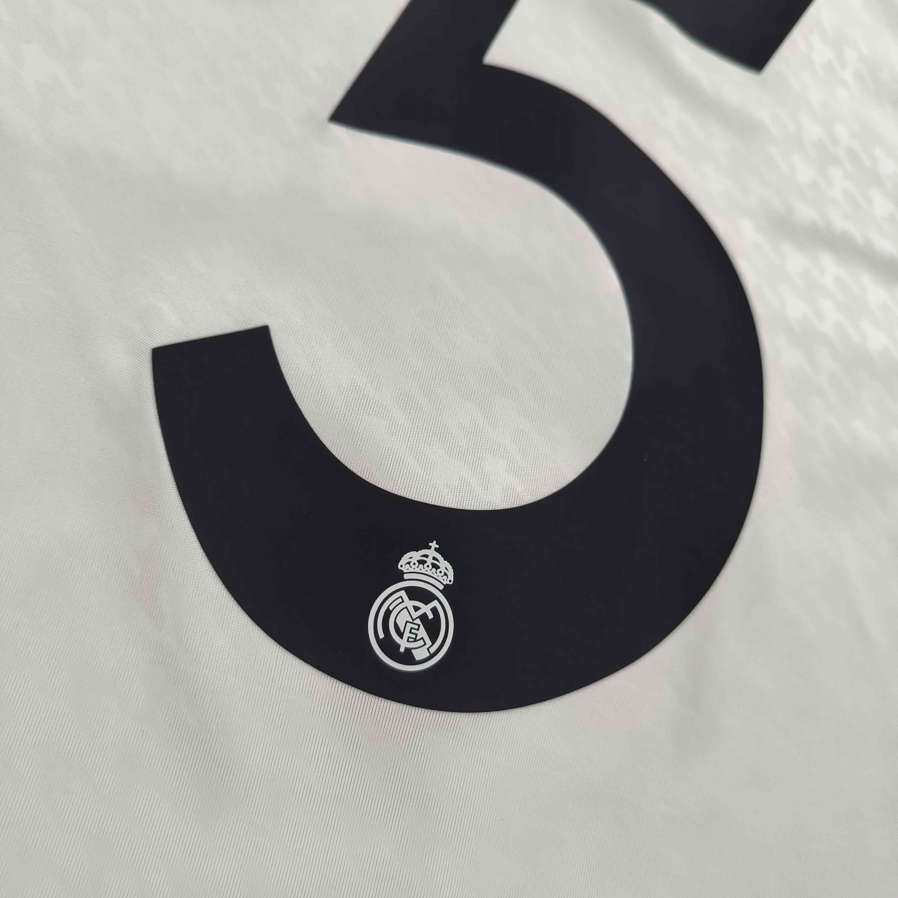 Adidas NEW Real Madrid 2024-25 home Bellingham football jersey sz M Size US M / EU 48-50 / 2 - 9 Thumbnail