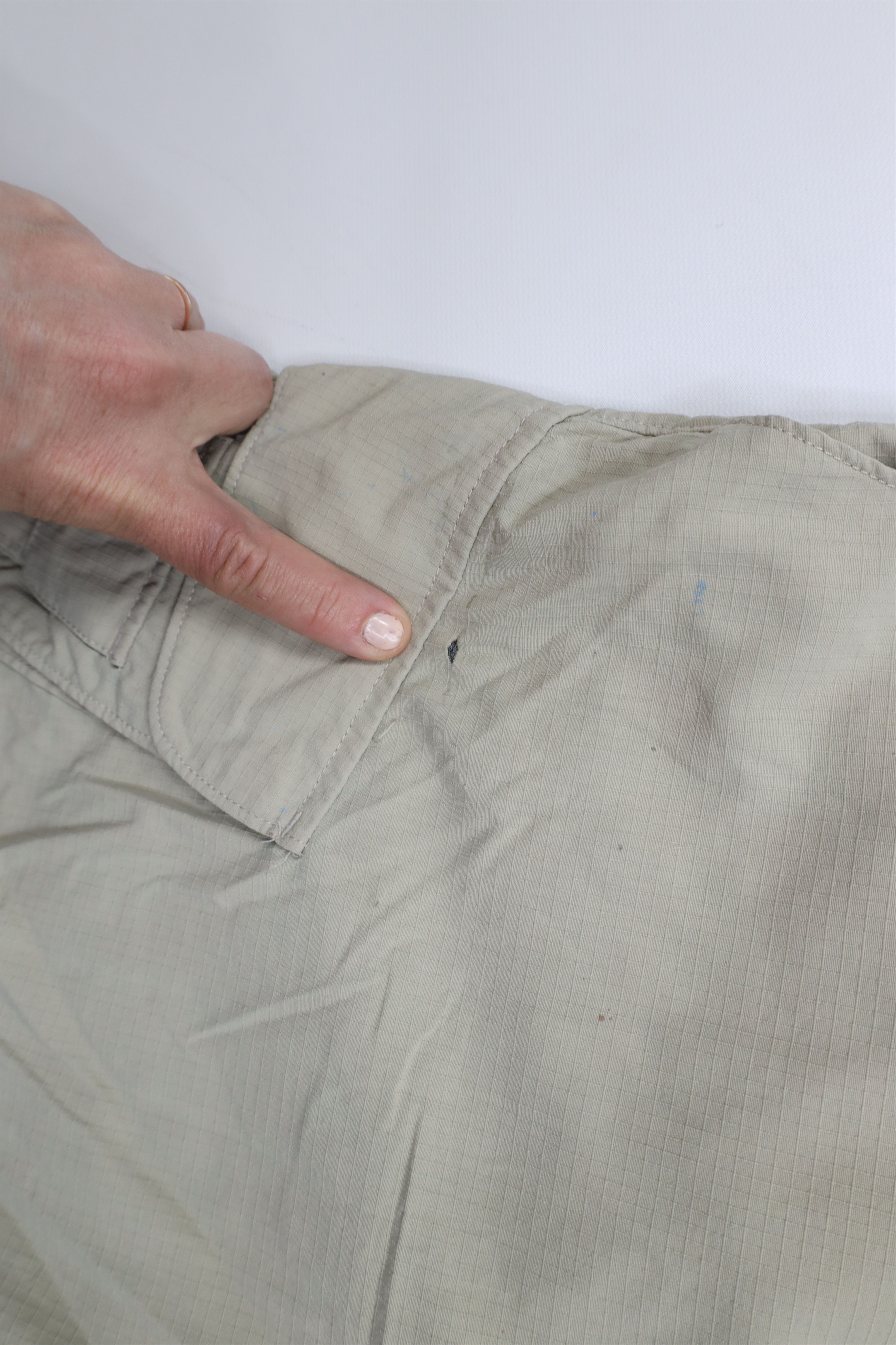 Under Armour × Vintage Vintage Under Armour Ripstop Baggy Cargo Shorts Beige Size US 34 / EU 50 - 8 Thumbnail