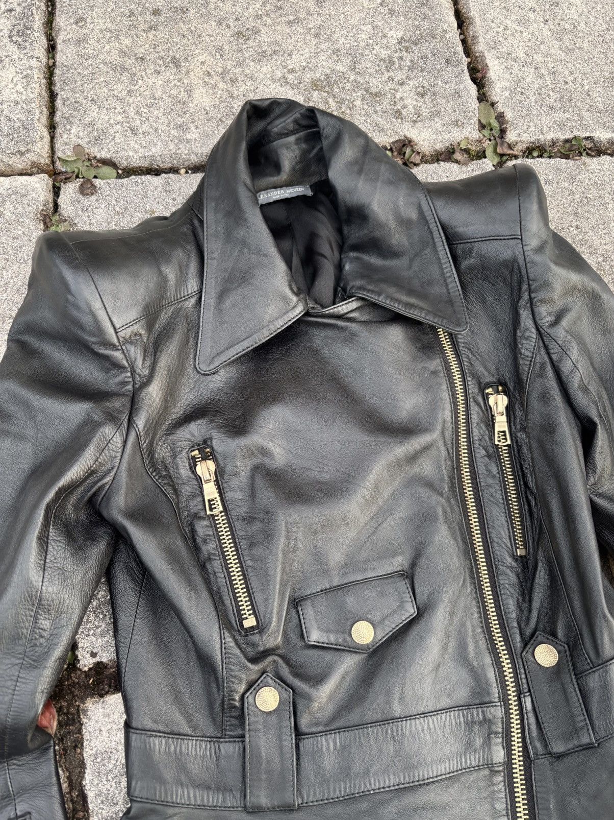 Alexander McQueen Vintage Alexander McQueen cropped leather biker jacket Size S / US 4 / IT 40 - 3 Thumbnail