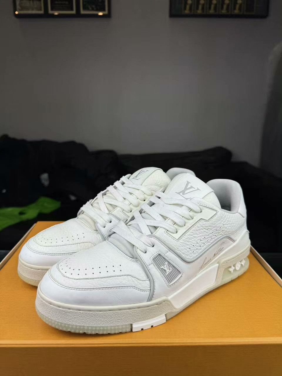 Louis Vuitton Louis Vuitton Training White Lowtop Sneakers 7.5 Men Size US 7.5 / EU 40-41 - 1 Thumbnail