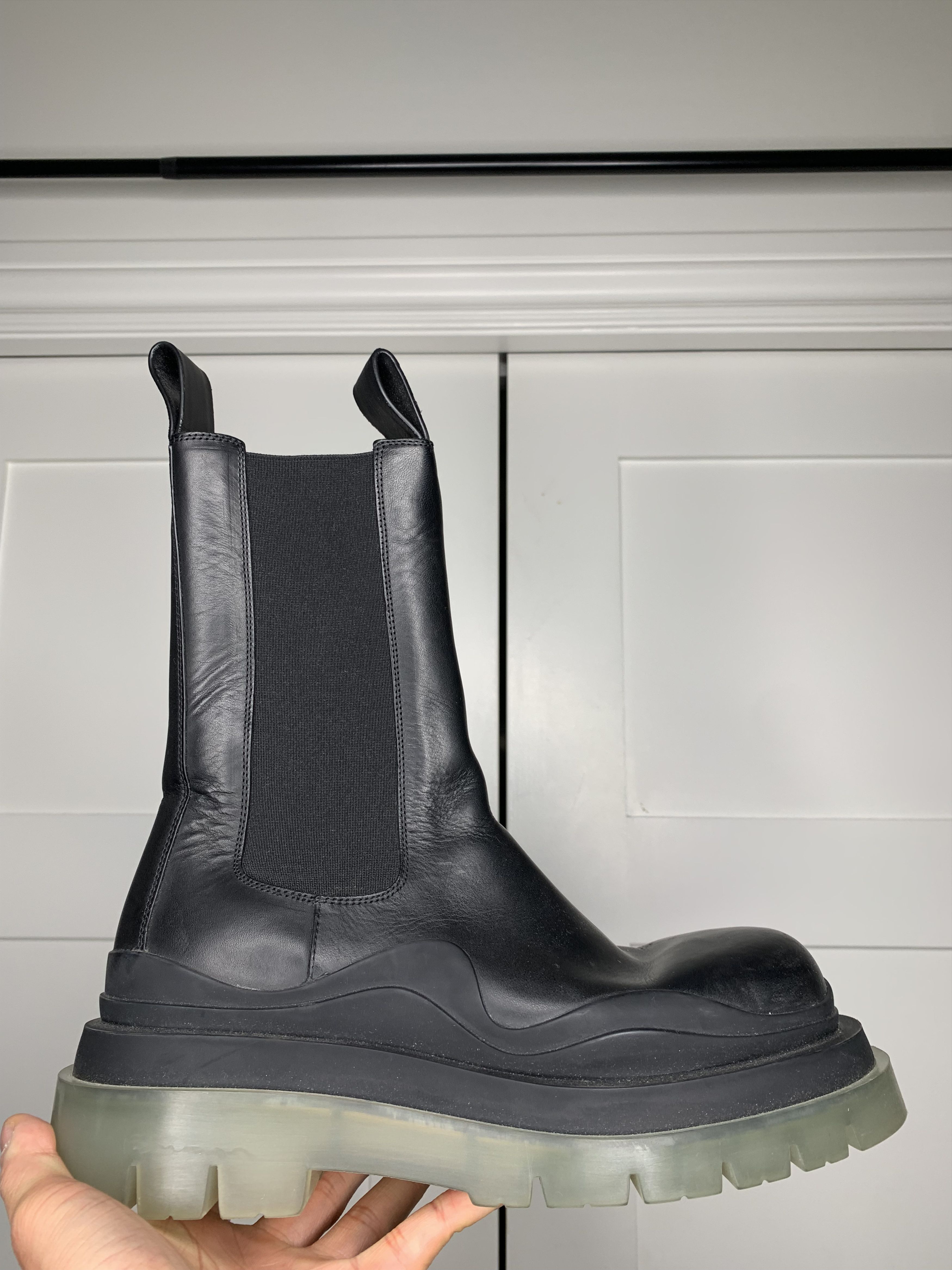 Bottega Veneta Bottega Veneta Tire Lug Leather Black Chelsea Boots Size US 7.5 / EU 40-41 - 1 Thumbnail