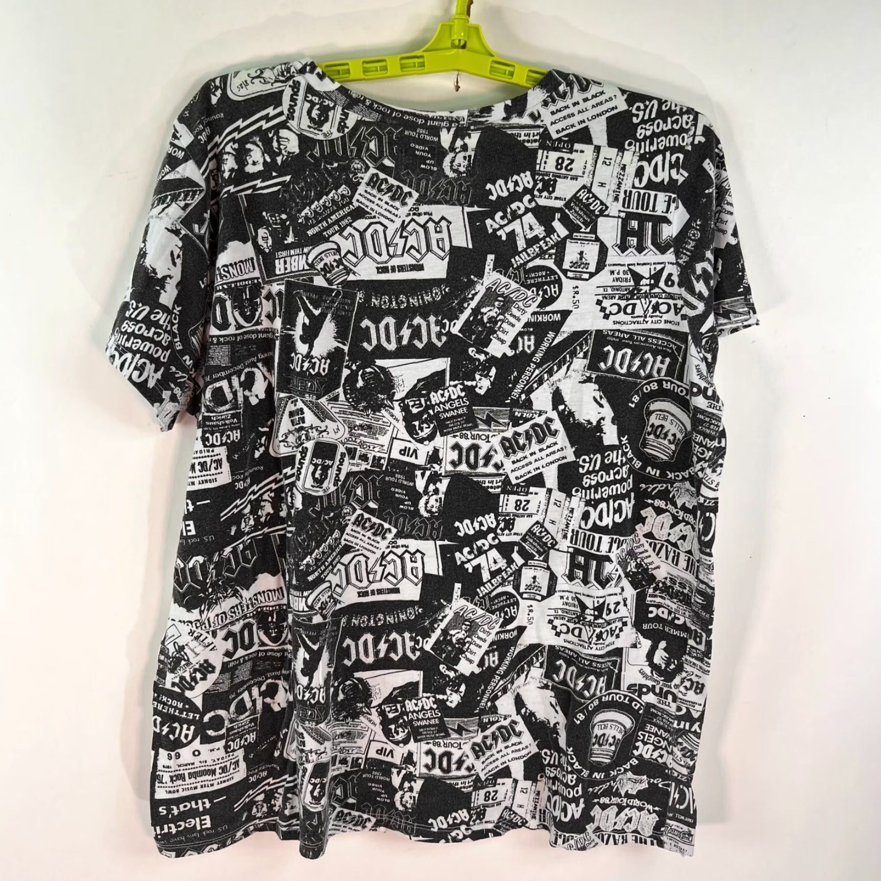 Vintage AC DC T-Shirt 2XL Adult Black White Graphic Print Shirt Mens Band Music All Over Print Size US XXL / EU 58 / 5 - 4 Thumbnail