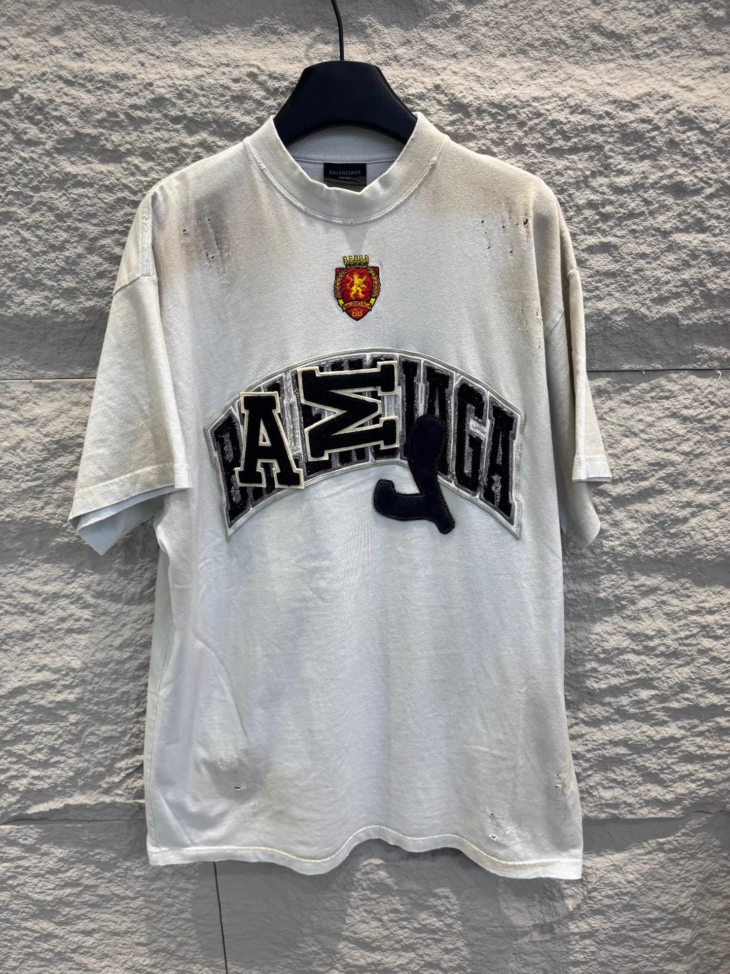 Balenciaga Balenciaga x Man U Distressed Short-Sleeve T-Shirt Size US S / EU 44-46 / 1 - 1 Thumbnail