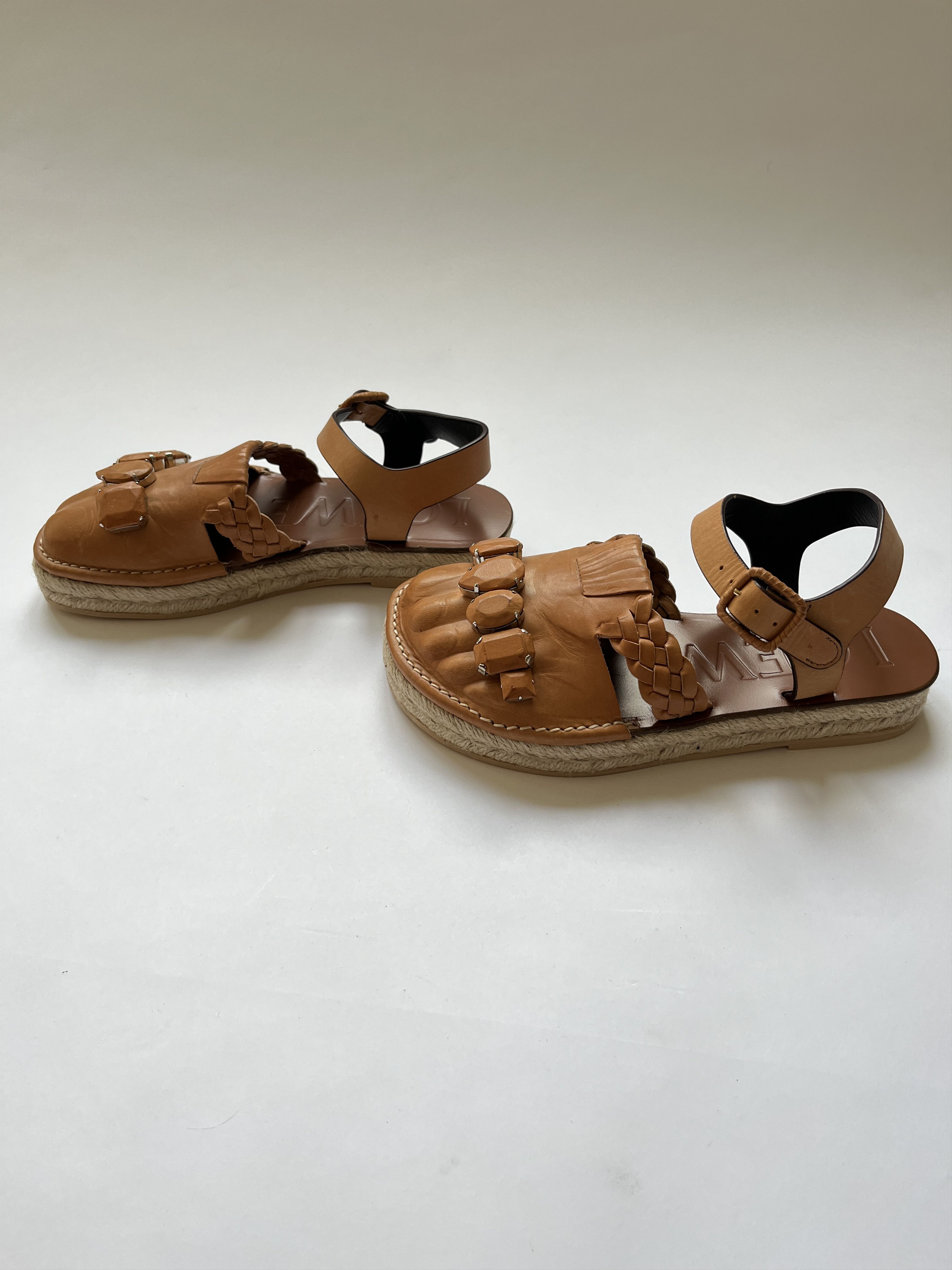 Loewe ⚡️QUICK SALE⚡️2019 Loewe Tan Moulded Toe Ring Sandals Size US 5 / IT 35 - 4 Thumbnail