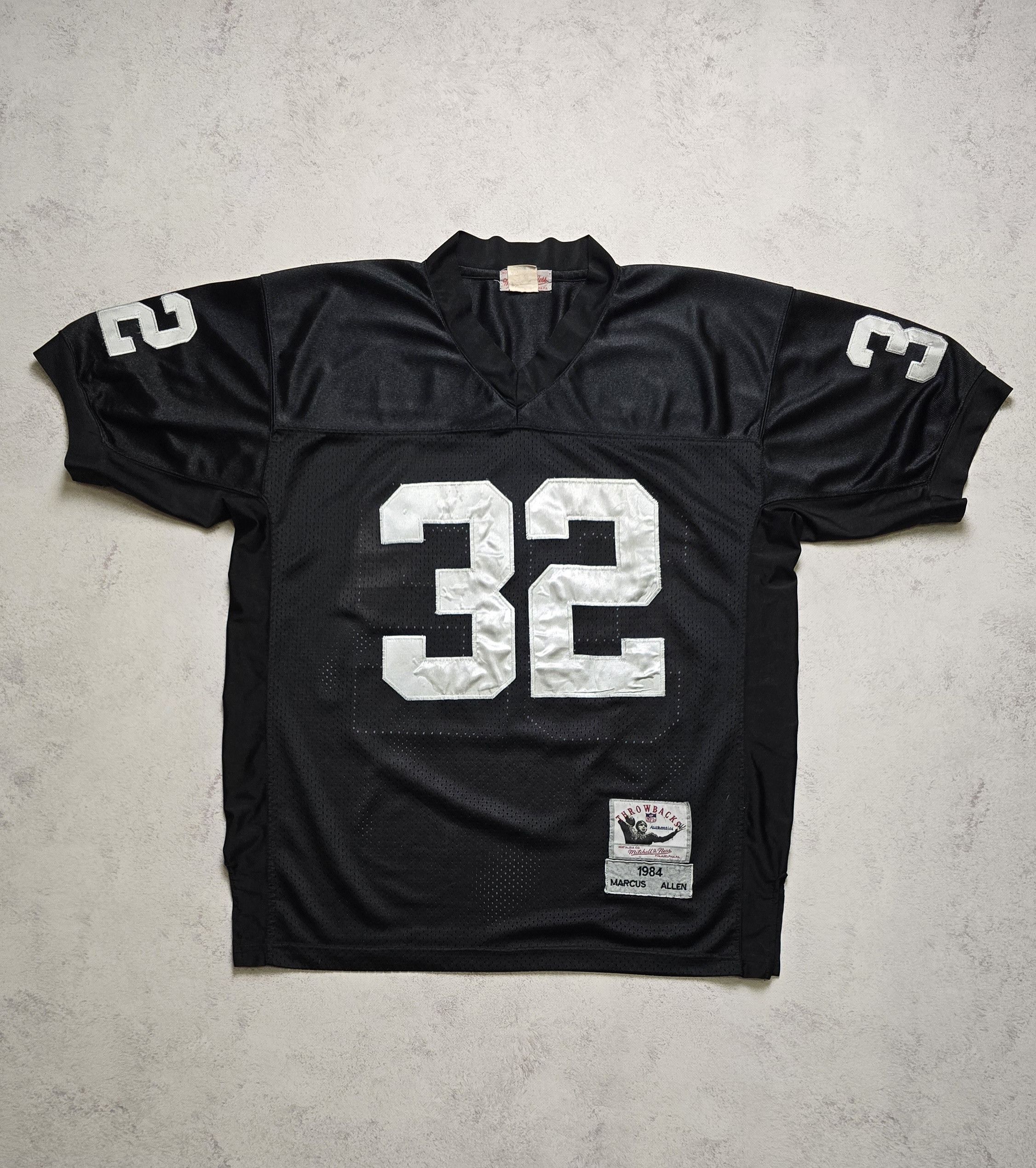 Mitchell & Ness 1984 Marcus Allen #32 Los Angeles Raiders Jersey Size US XL / EU 56 / 4 - 1 Thumbnail