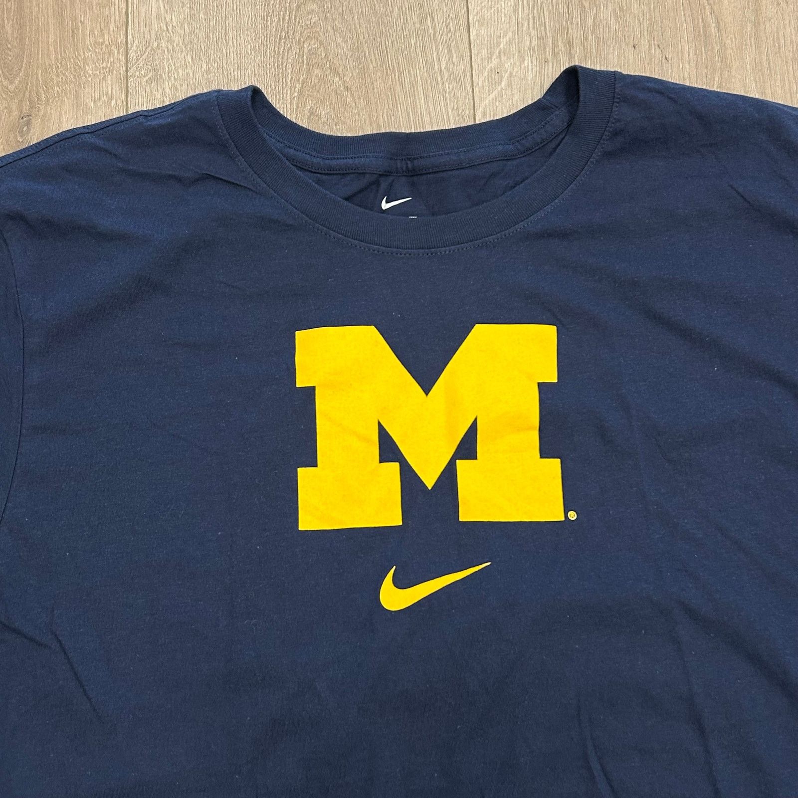 Nike Nike Michigan Wolverines navy blue Tee T Shirt size XXL 2XL Size US XL / EU 56 / 4 - 2 Thumbnail