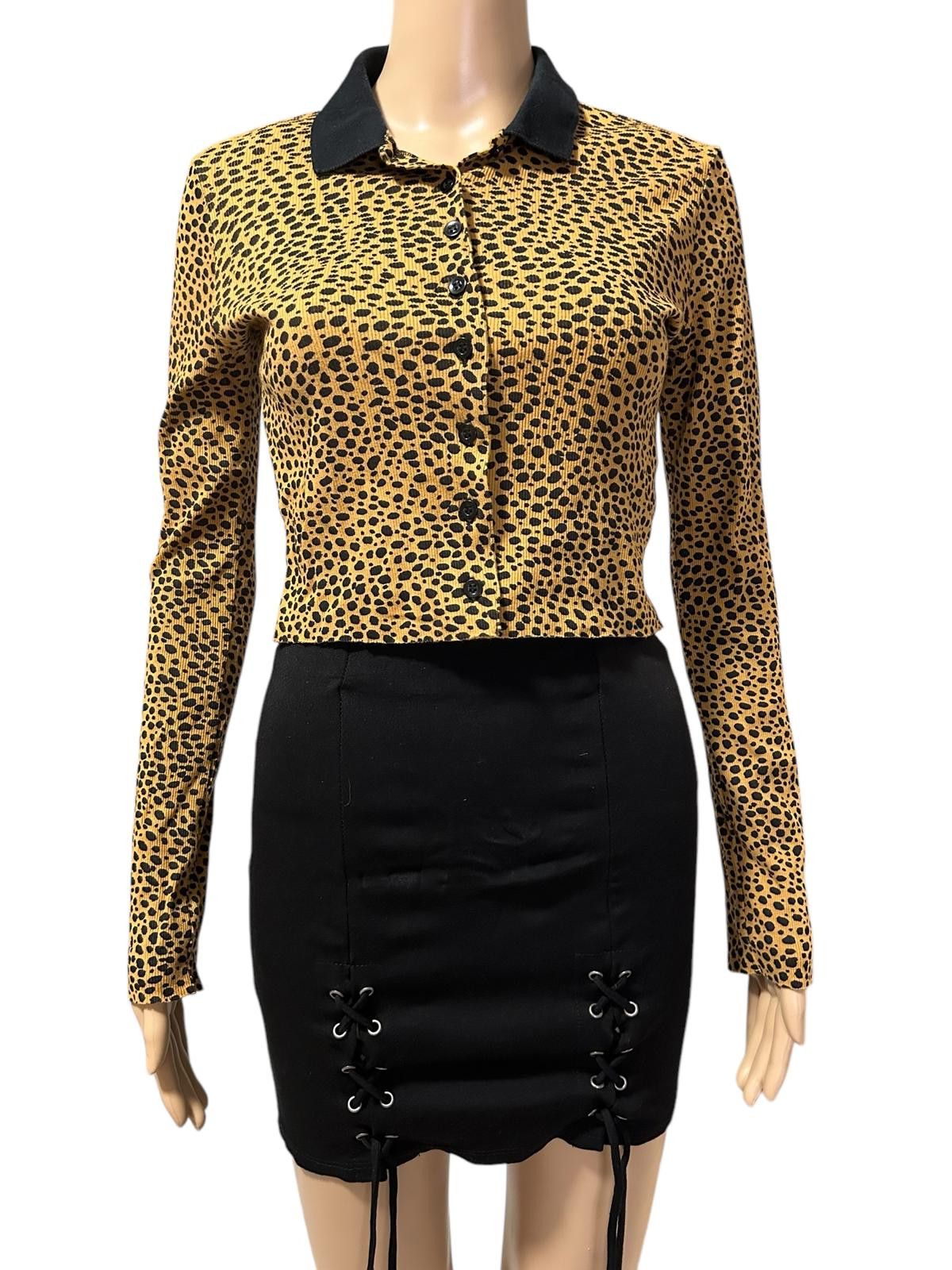 Urban Outfitters Trendy Leopard Print Crop Top with Black Collar Size S / US 4 / IT 40 - 1 Thumbnail