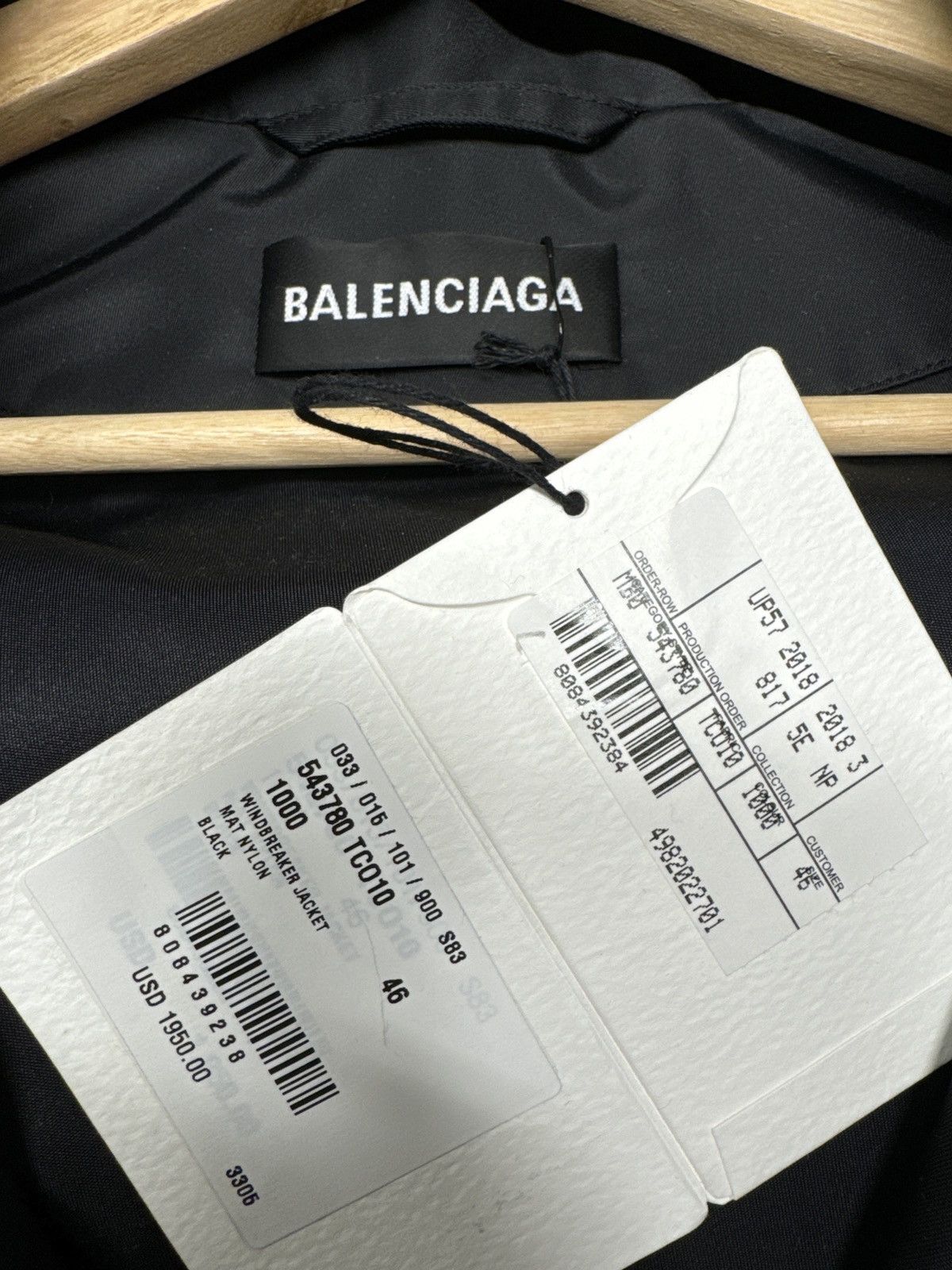 Balenciaga FW18 WFP World Food Programme Windbreaker Jacket NWT (46) Size US M / EU 48-50 / 2 - 4 Thumbnail