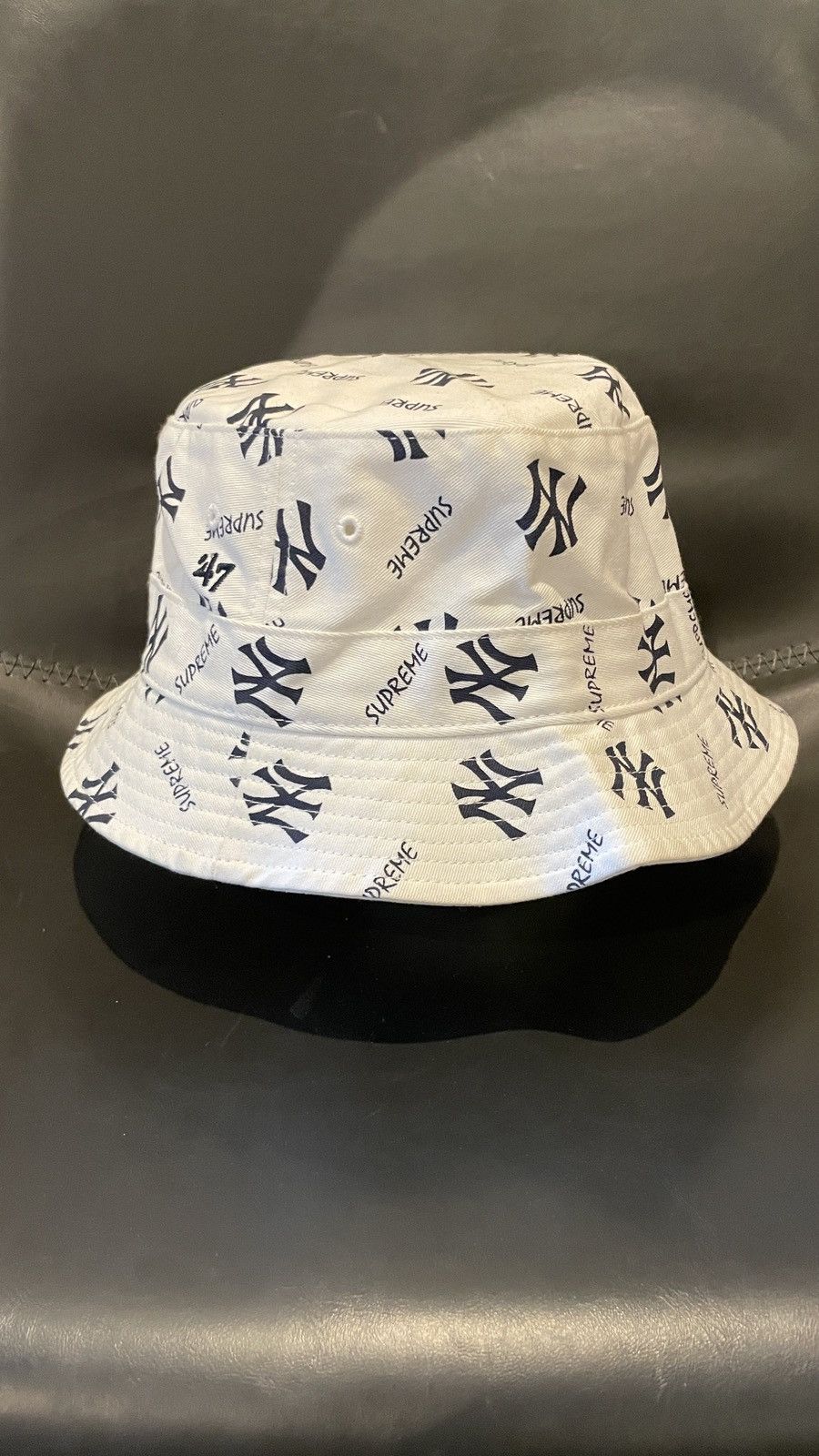 47 Brand × New York Yankees × Supreme Supreme x NY Yankees All Over Print Bucket Hat–White M/Large Size ONE SIZE - 2 Thumbnail