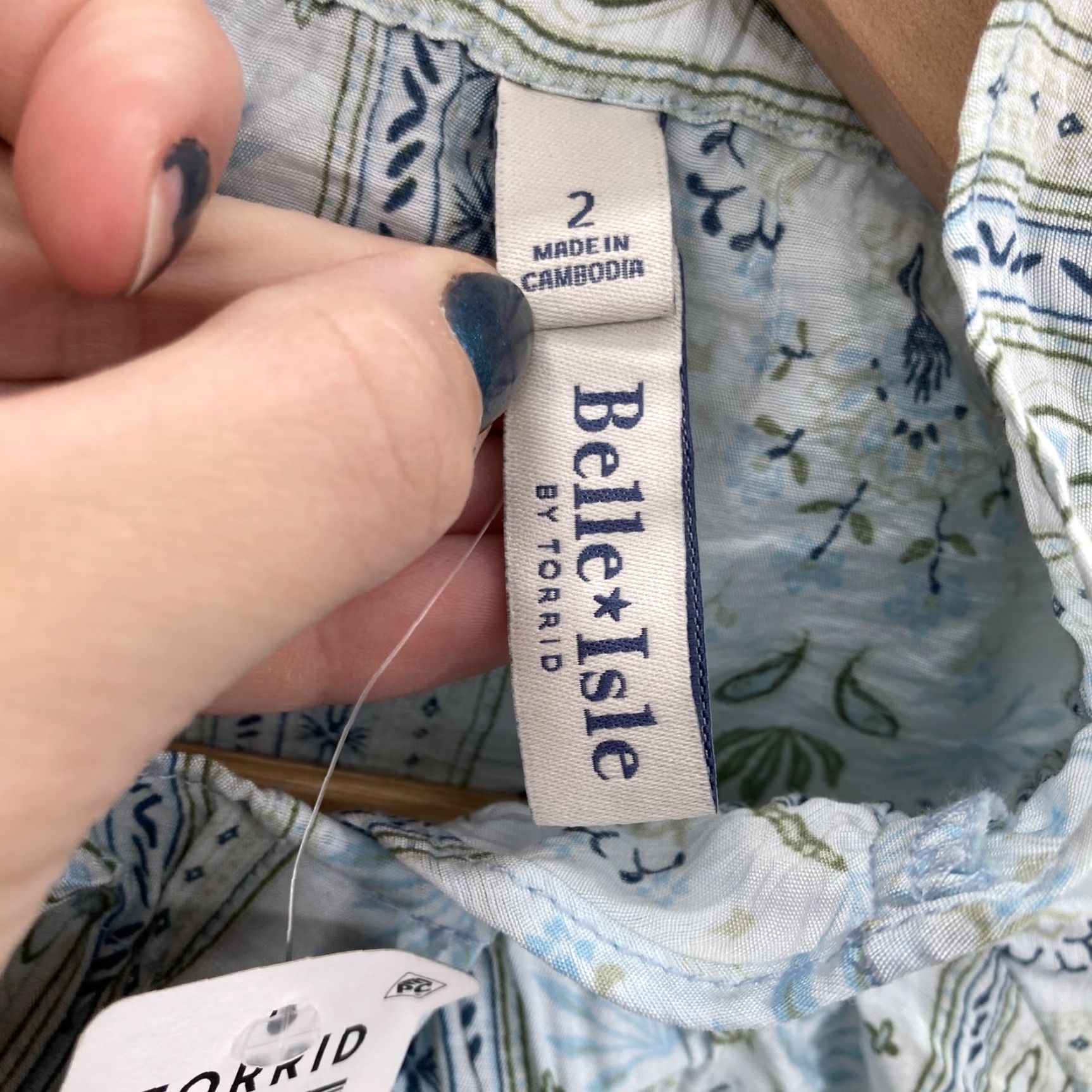 Torrid Torrid Shirt Womens 2X Blue Popover Belle Isle Carolina Palms Print NWT Size XXL / US 16-18 / IT 52-54 - 4 Thumbnail