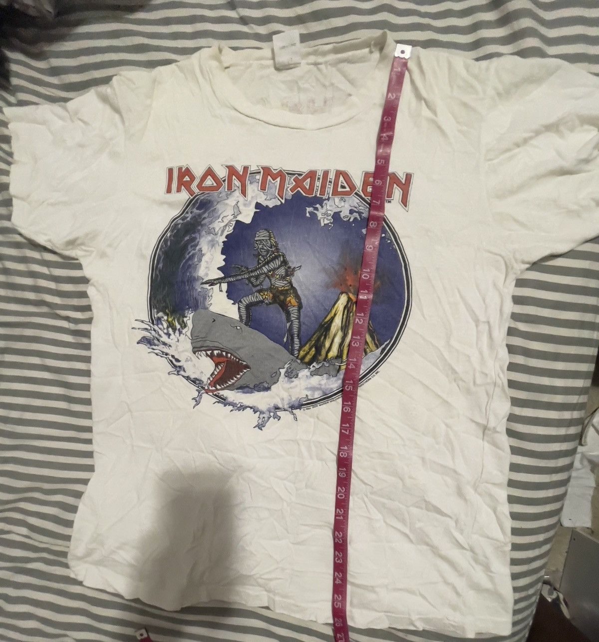 Band Tees iron maiden shark 1985 Sz L Size US L / EU 52-54 / 3 - 8 Thumbnail