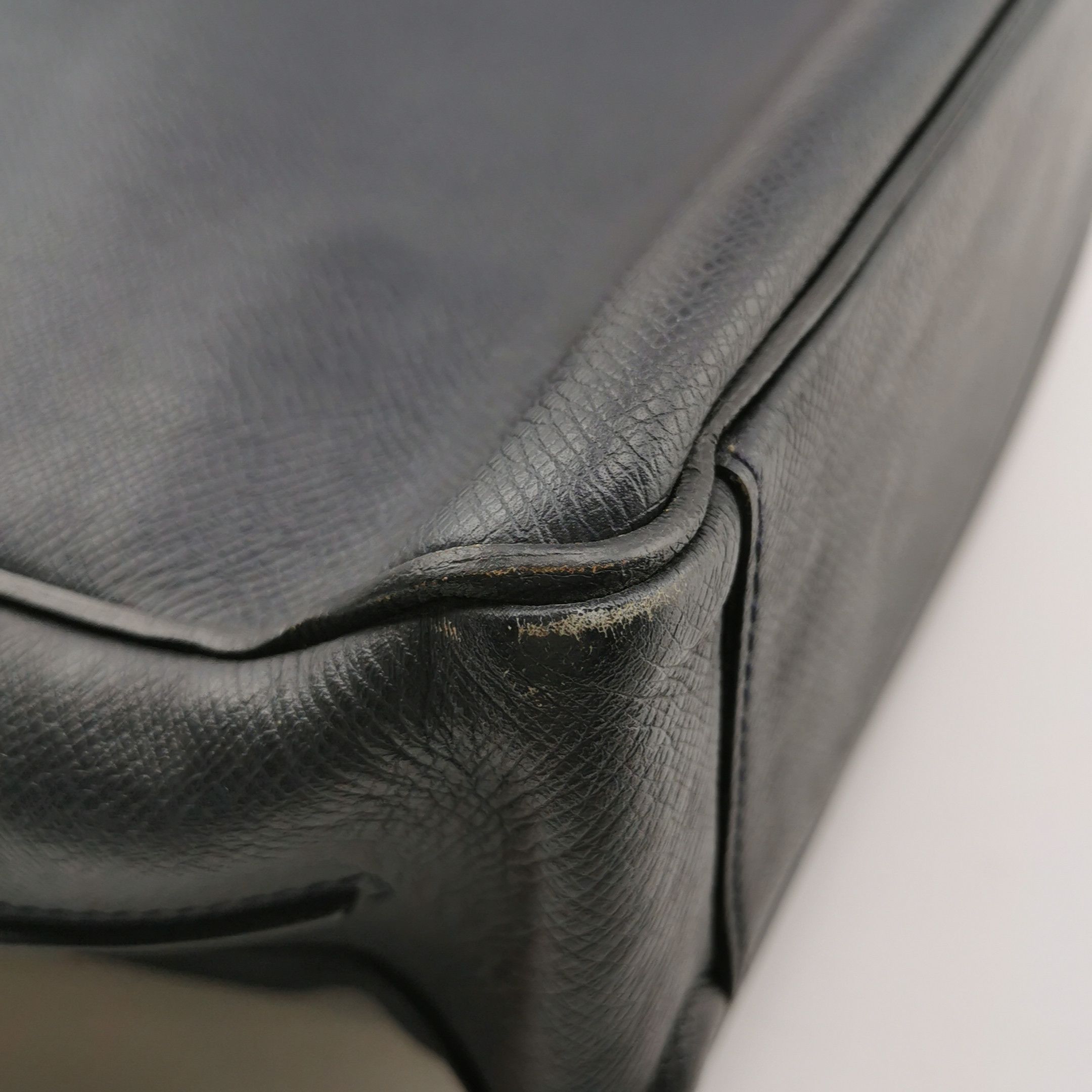 Louis Vuitton Louis Vuitton (LV) Taiga leather solid color flap letter lo Size ONE SIZE - 8 Thumbnail