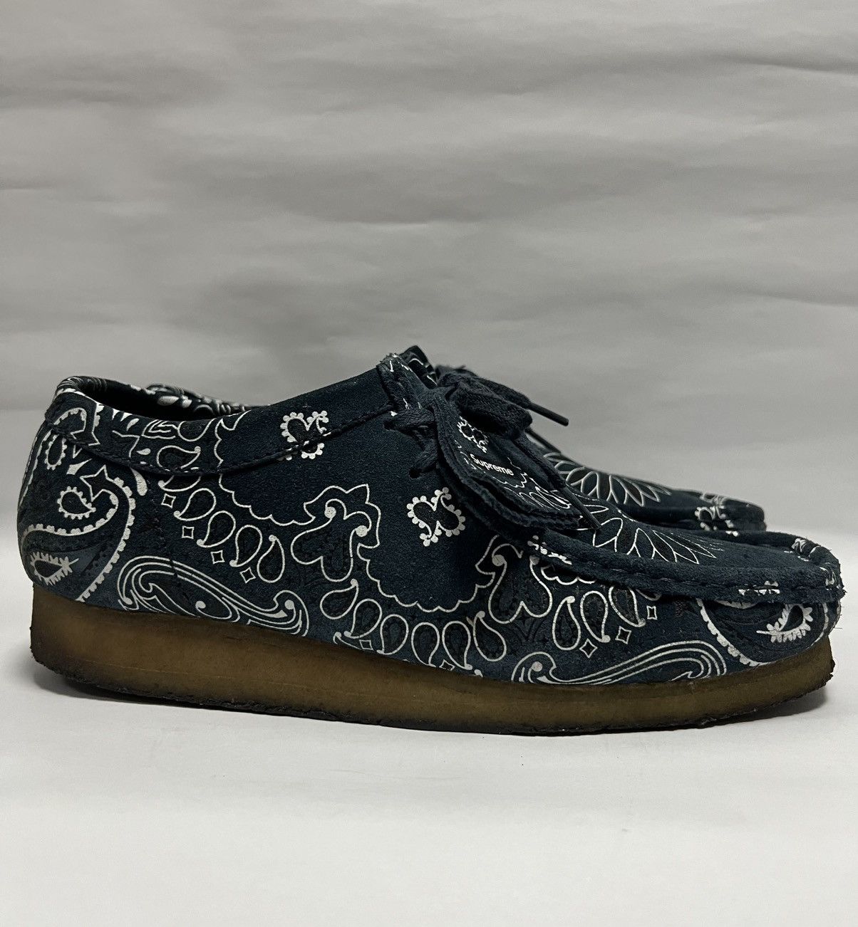 Clarks × Supreme Supreme x Clarks Originals - S/S 19’ Bandana Wallabee Size US 9 / EU 42 - 2 Thumbnail