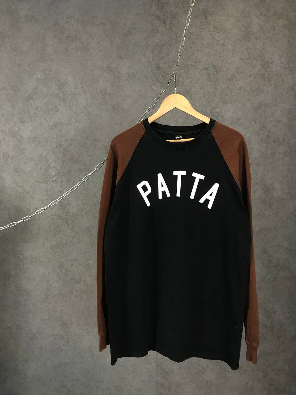 Patta Patta big center logo designer longsleeve Size US XL / EU 56 / 4 - 1 Thumbnail