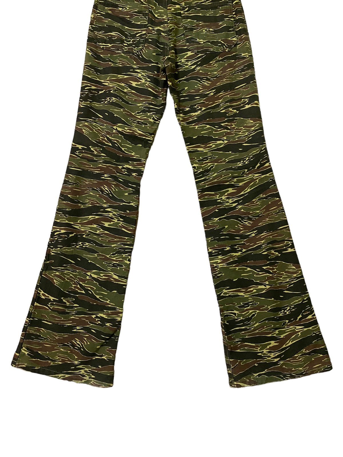 Japanese Brand × Vintage FLARED CAMOUFLAGE STYLE BELL BOTTOM BOOTCUT DENIM JEANS Size US 26 / EU 42 - 14 Thumbnail