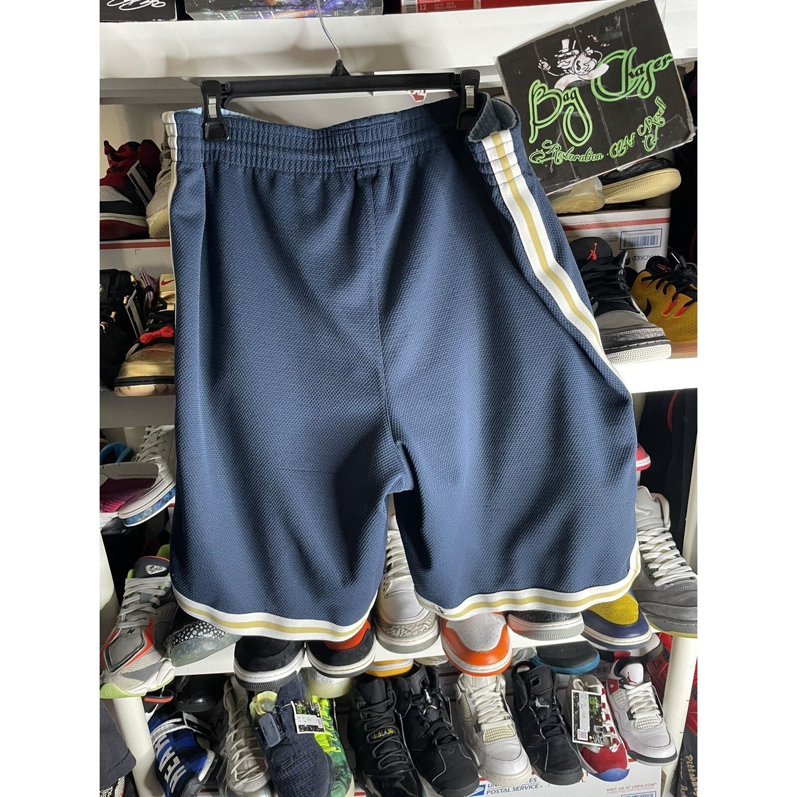 Nike VTG Nike Reversible Basketball Shorts size XL Navy Blue/Gold Size US 43 - 2 Thumbnail