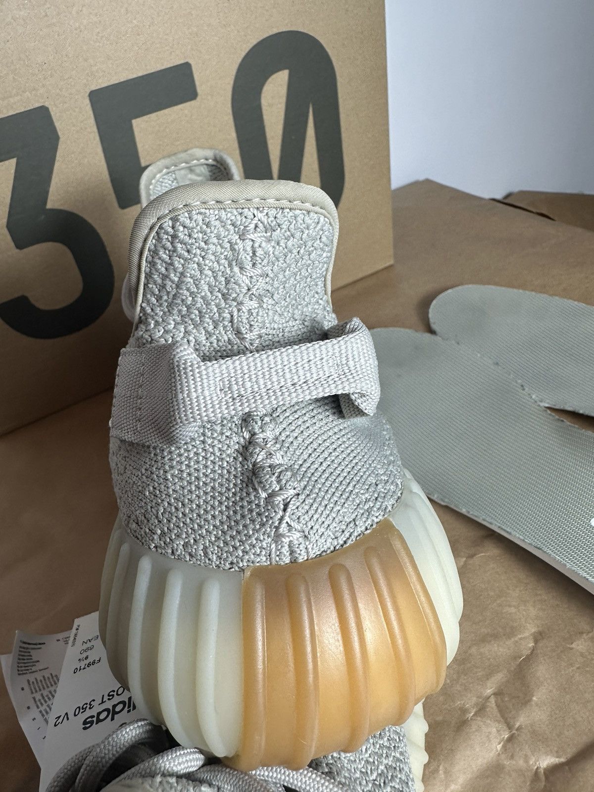 Yeezy adidas Yeezy Boost 350 V2 Sesame Size US 10 / EU 43 - 11 Thumbnail