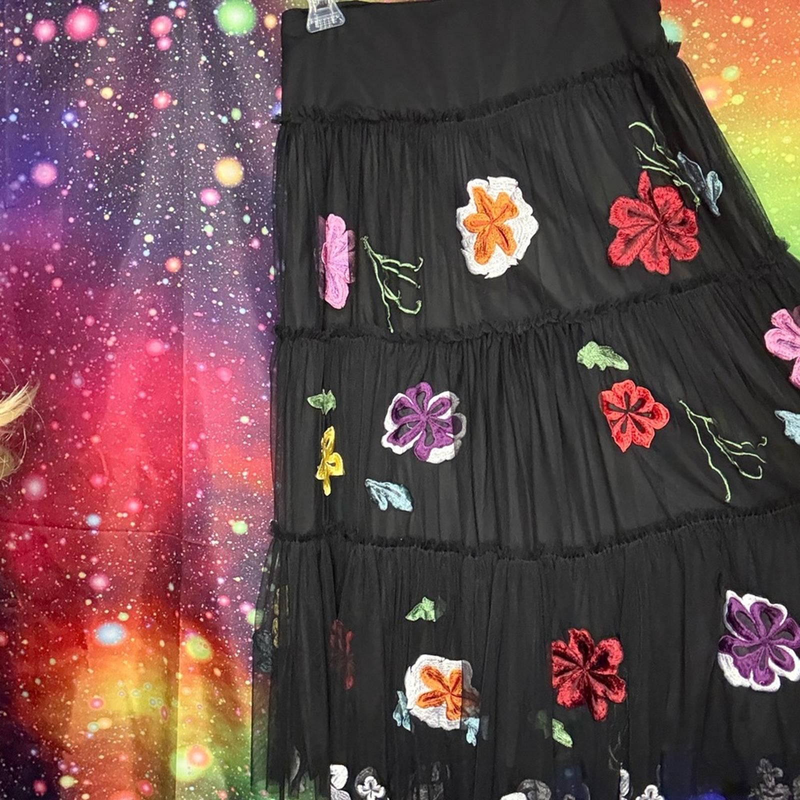 Designer Floral Embroidered Black Skirt Size 27" / US 4 / IT 40 - 2 Thumbnail