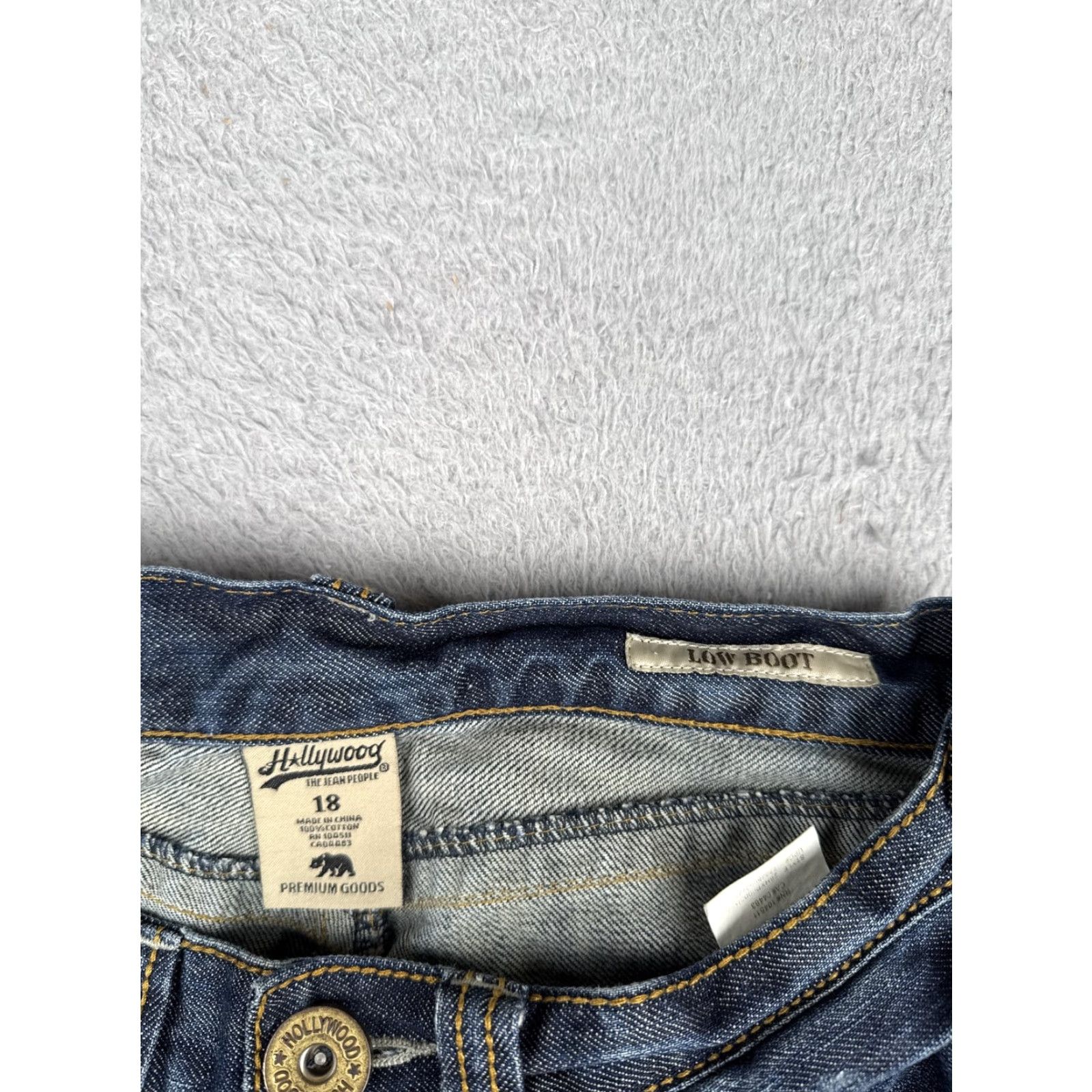Vintage Hollywood Jeans Girls 18 Blue Denim Bootcut Distressed 5-Pocket Low Boot Jeans Size 40" / US 18 - 6 Thumbnail
