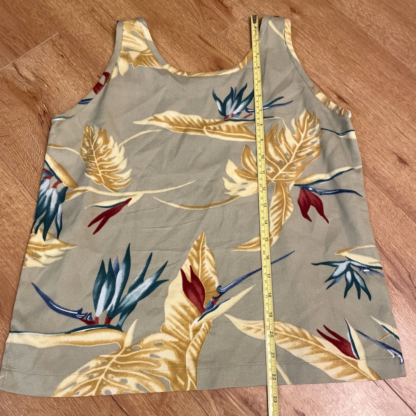Tommy Bahama Tommy Bahama Tank Top Womens S 100% Silk Floral Green Palm Botanical Tan Gold Tank Womens S Multicolor Floral Beach 90s Womens Size S / US 4 / IT 40 - 6 Thumbnail