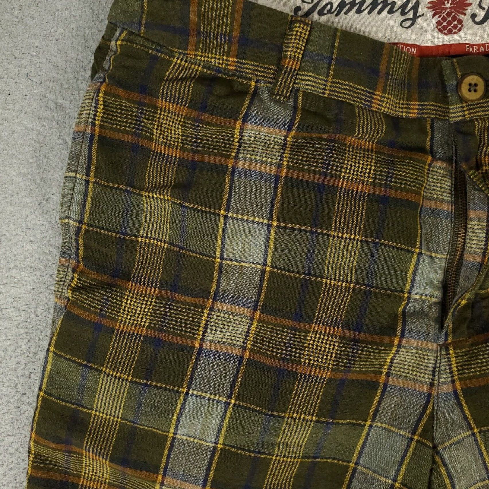 Tommy Bahama VINTAGE Tommy Bahama Shorts Men 33 Green Plaid Linen Casual Flat Front Chino Size US 33 - 2 Thumbnail