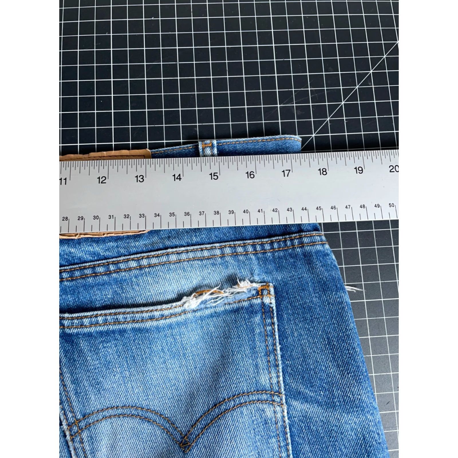 Levi's VINTAGE Levi's 505 Jeans Men's 34 x 30 Blue Distressed 90s Orange Tab Regular Straight Denim Cotton 5-Pocket Distressed Zip Fly Size US 34 / EU 50 - 6 Thumbnail