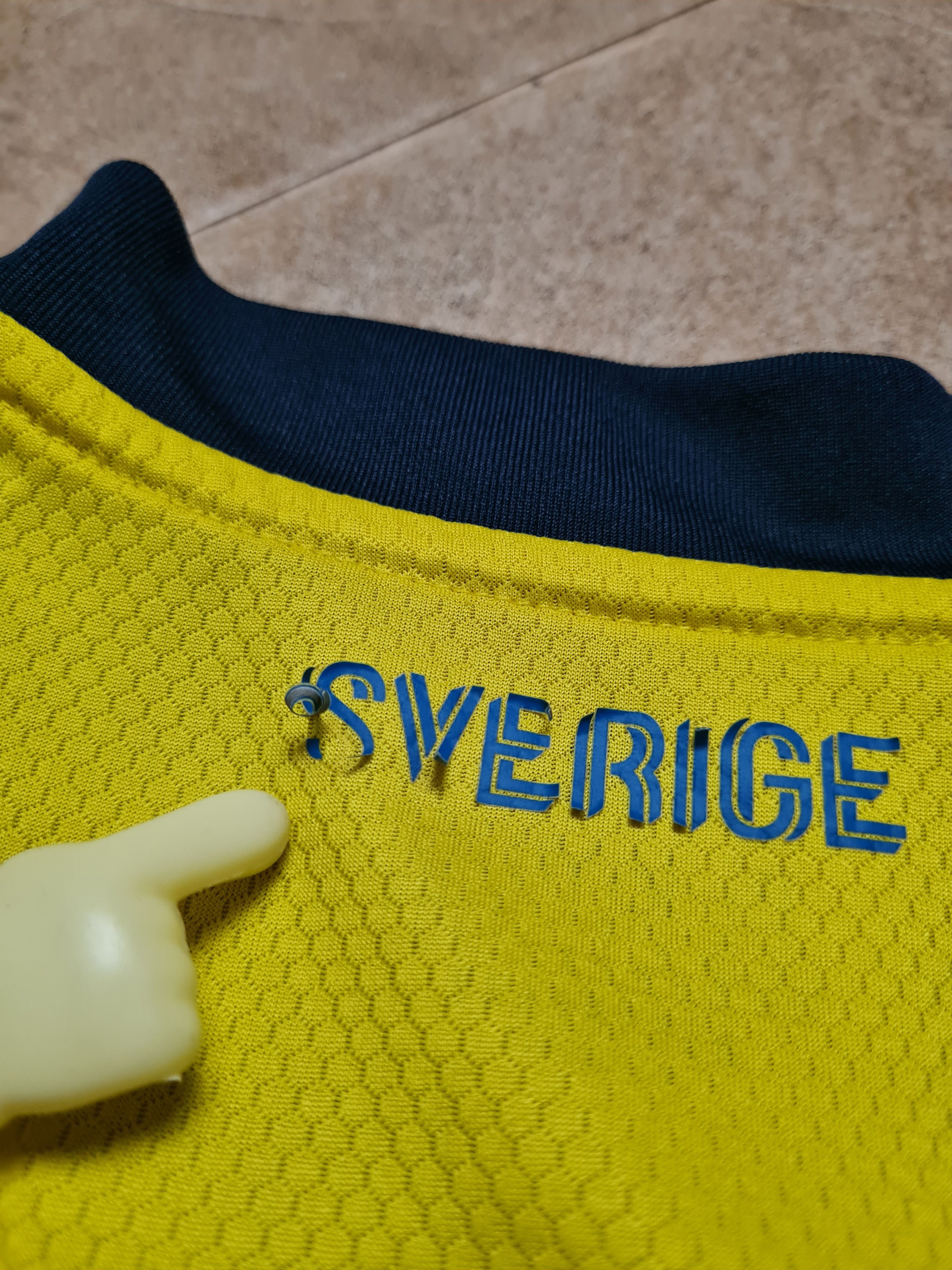 Adidas Sweden 2020-2021 Home Football Adidas Shirt Camiseta FH7613 Size US S / EU 44-46 / 1 - 16 Thumbnail