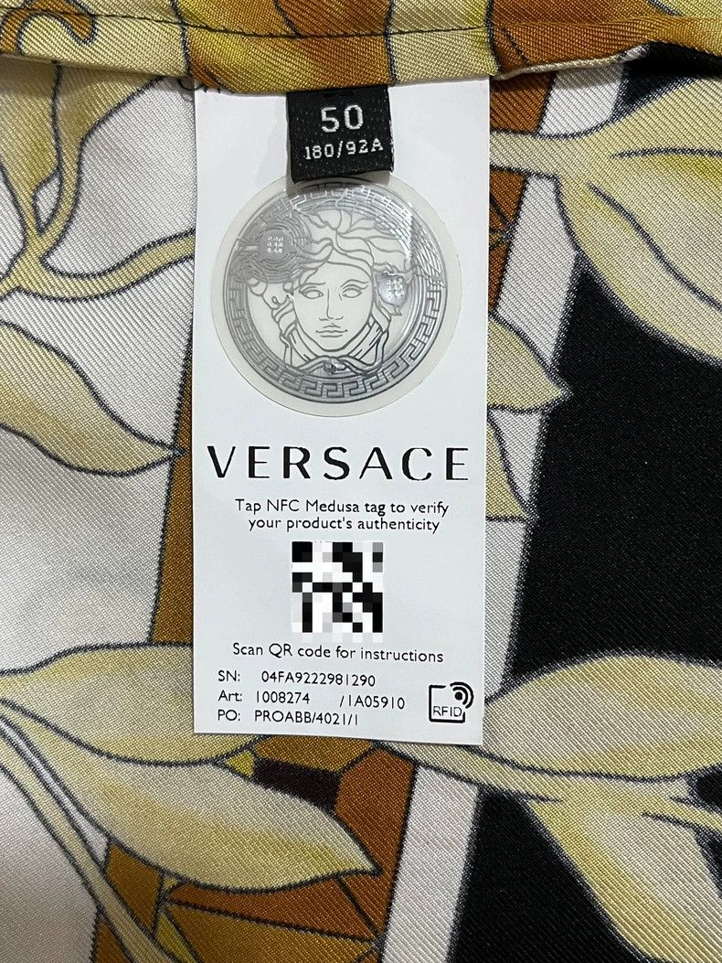 Versace Versace Printed shirts Size US XL / EU 56 / 4 - 7 Thumbnail
