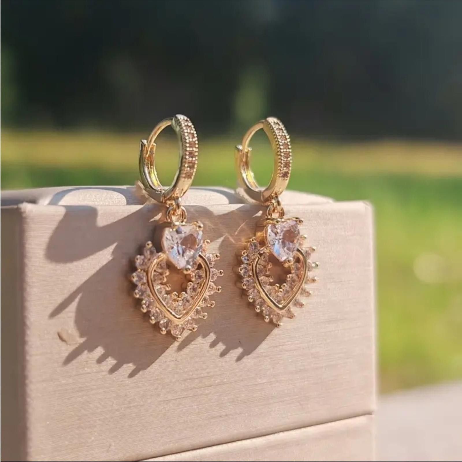 Designer Beautiful Gold Heart Drop Earrings Size ONE SIZE - 2 Thumbnail