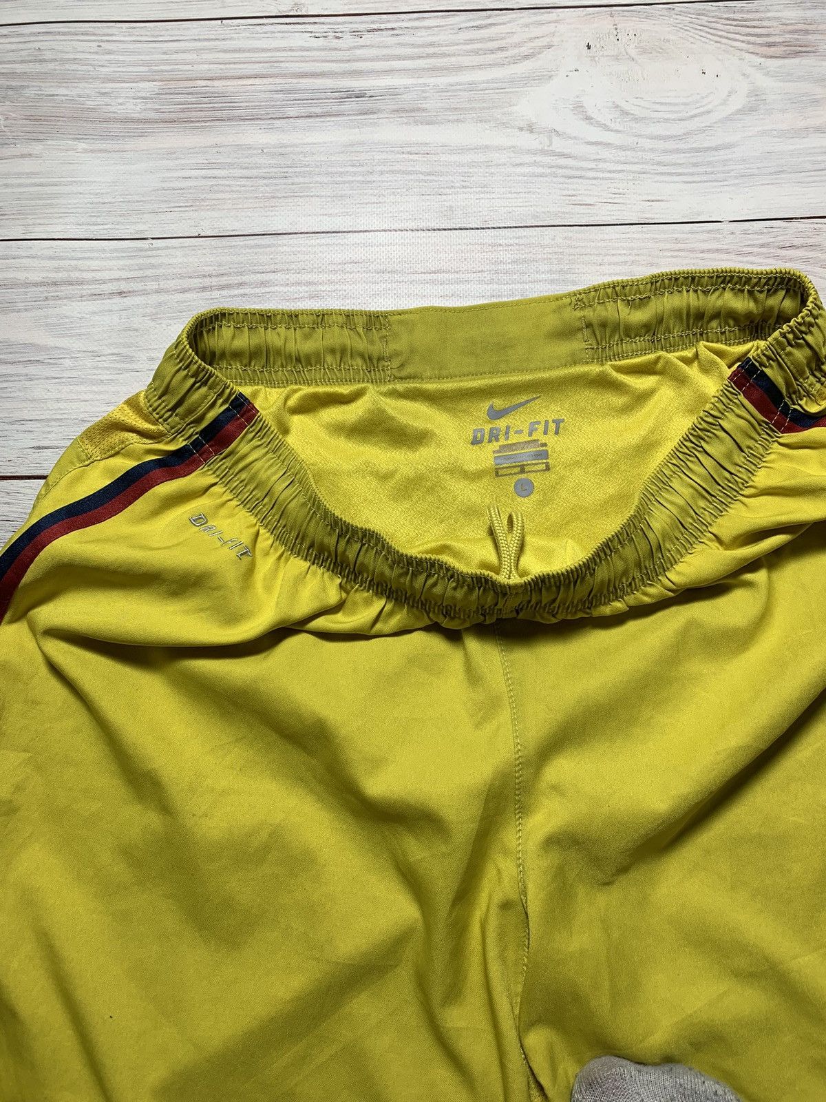 Nike BARCELONA 2012 2013 AWAY SHORTS FOOTBALL SOCCER NIKE Size US 32 / EU 48 - 3 Thumbnail