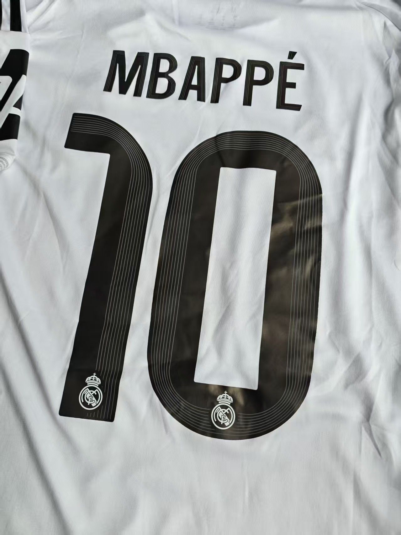 Other Real Madrid #10 Kylian Mbappé Jersey Home Size US L / EU 52-54 / 3 - 5 Thumbnail