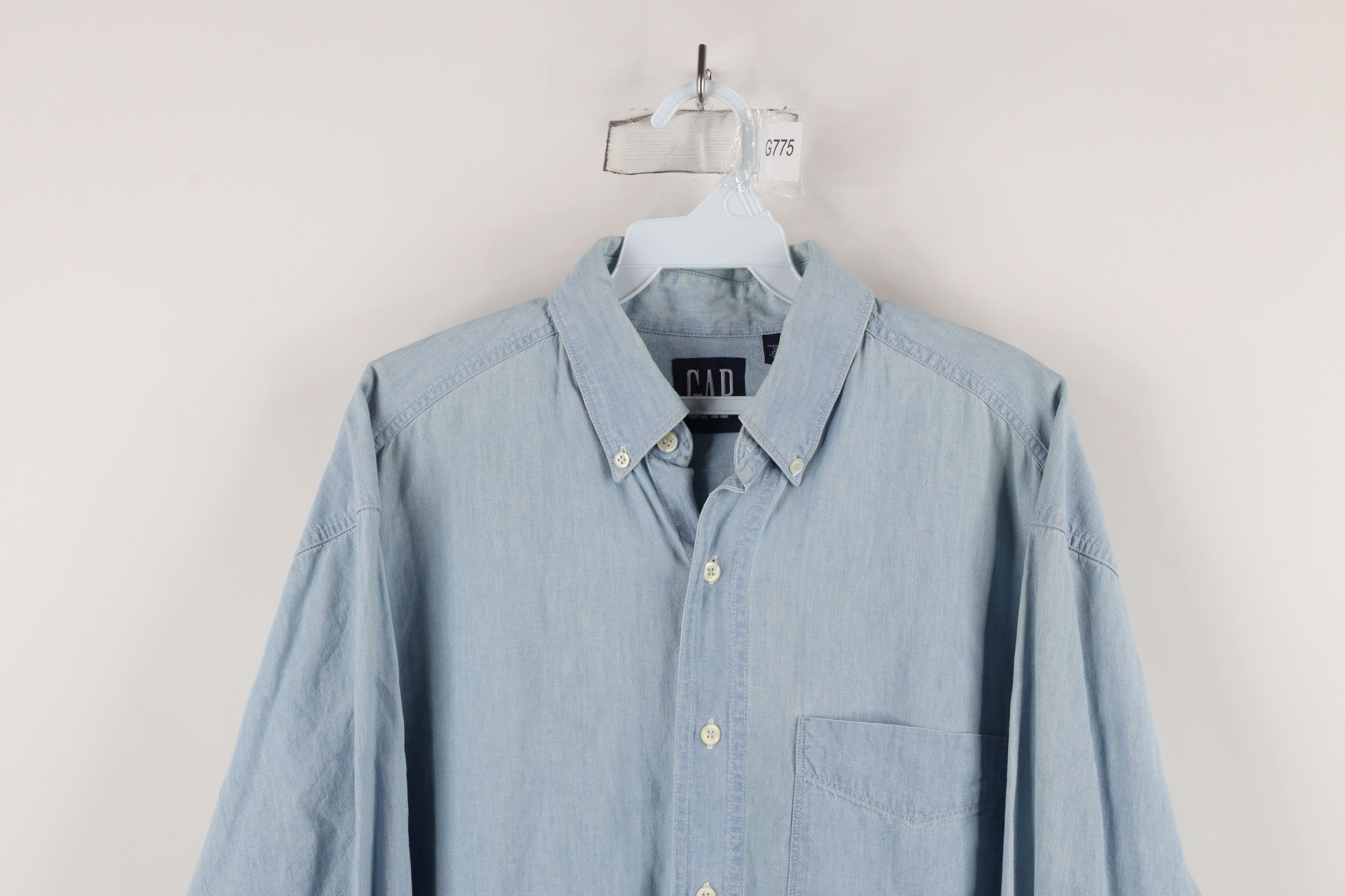 Gap × Vintage Vintage 90s Gap Denim Jean Collared Button Down Shirt Size US M / EU 48-50 / 2 - 2 Thumbnail