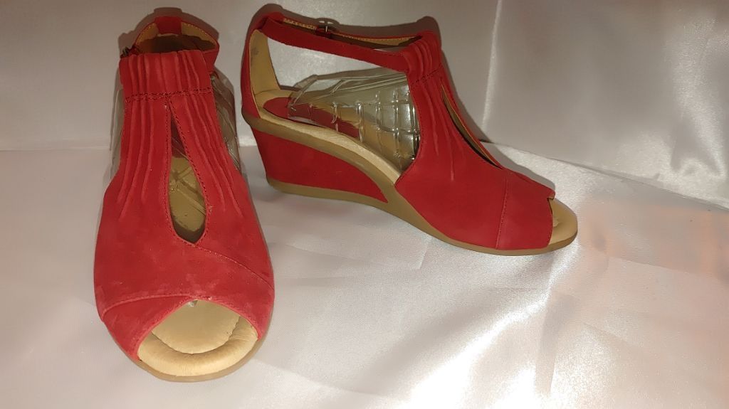 Other Earth Suede Caper Sandals Size 9.5B Size US 9.5 / IT 39.5 - 6 Thumbnail