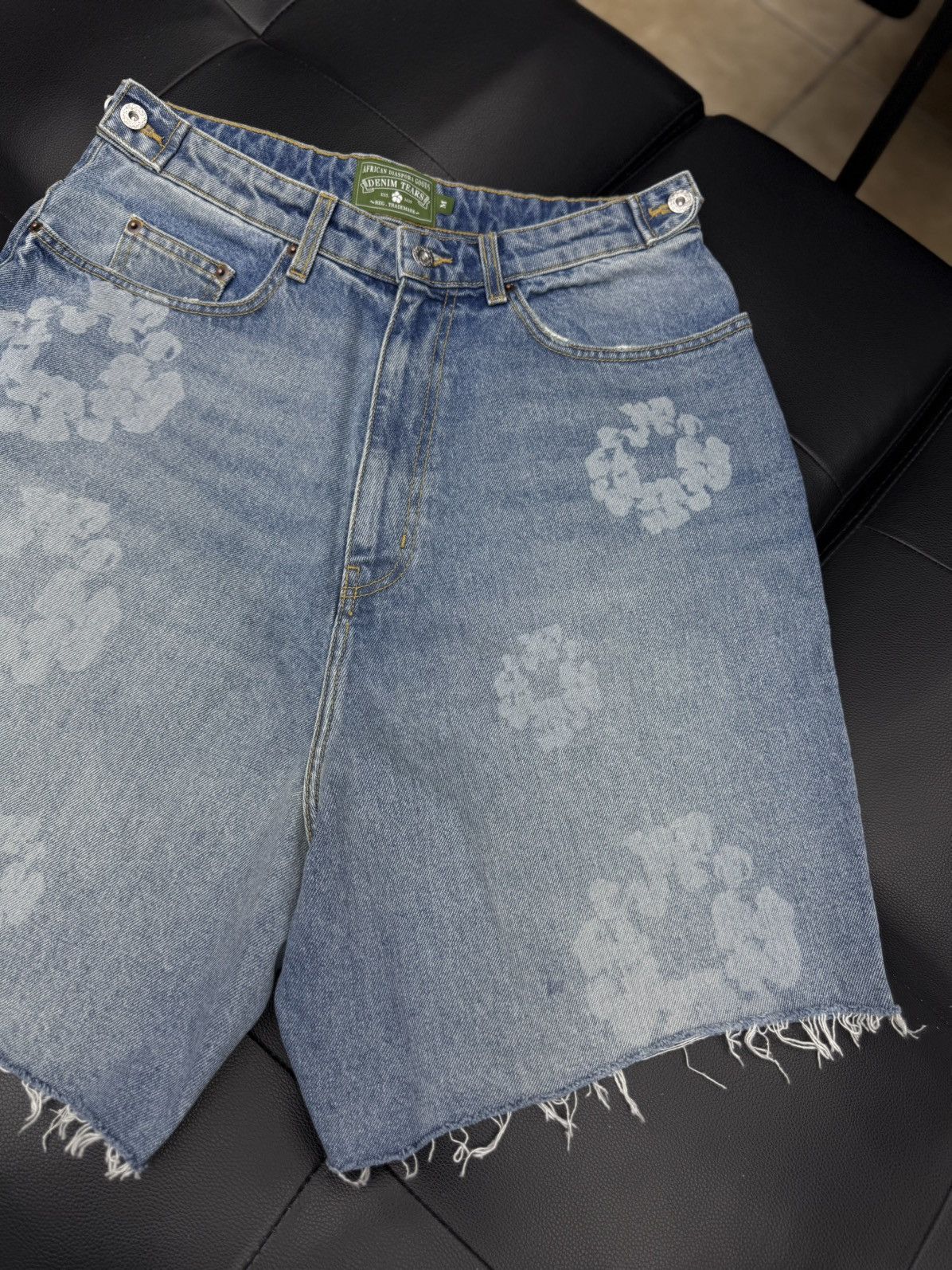 DENIM TEARS Denim Tears Cotton Wreath 2025 Shorts Size M Blue (NEW) Size US 32 / EU 48 - 1 Thumbnail
