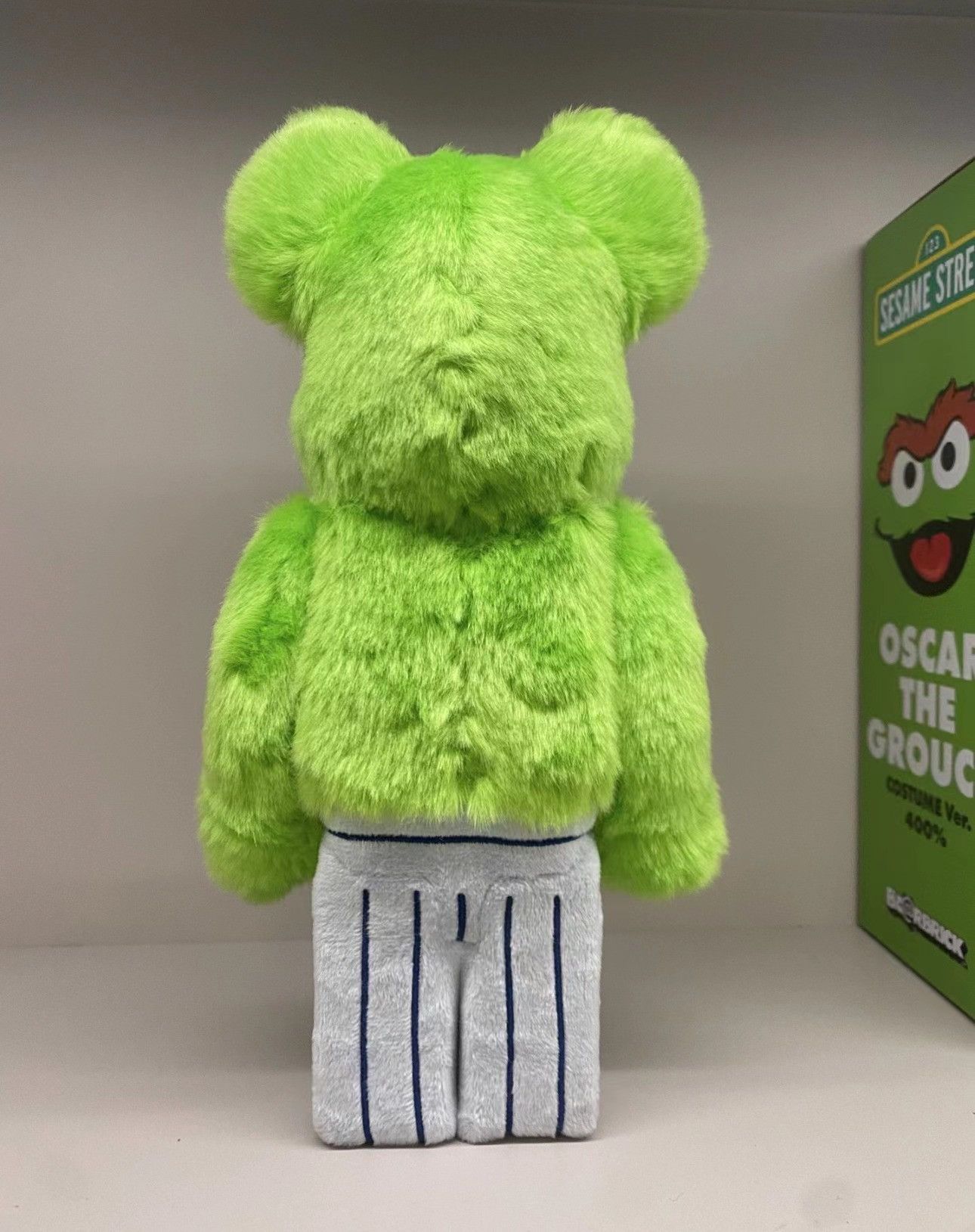Japanese Brand Bearbrick Sesame Street Oscar The Grouch Costume Ver. 400% Size ONE SIZE - 2 Thumbnail