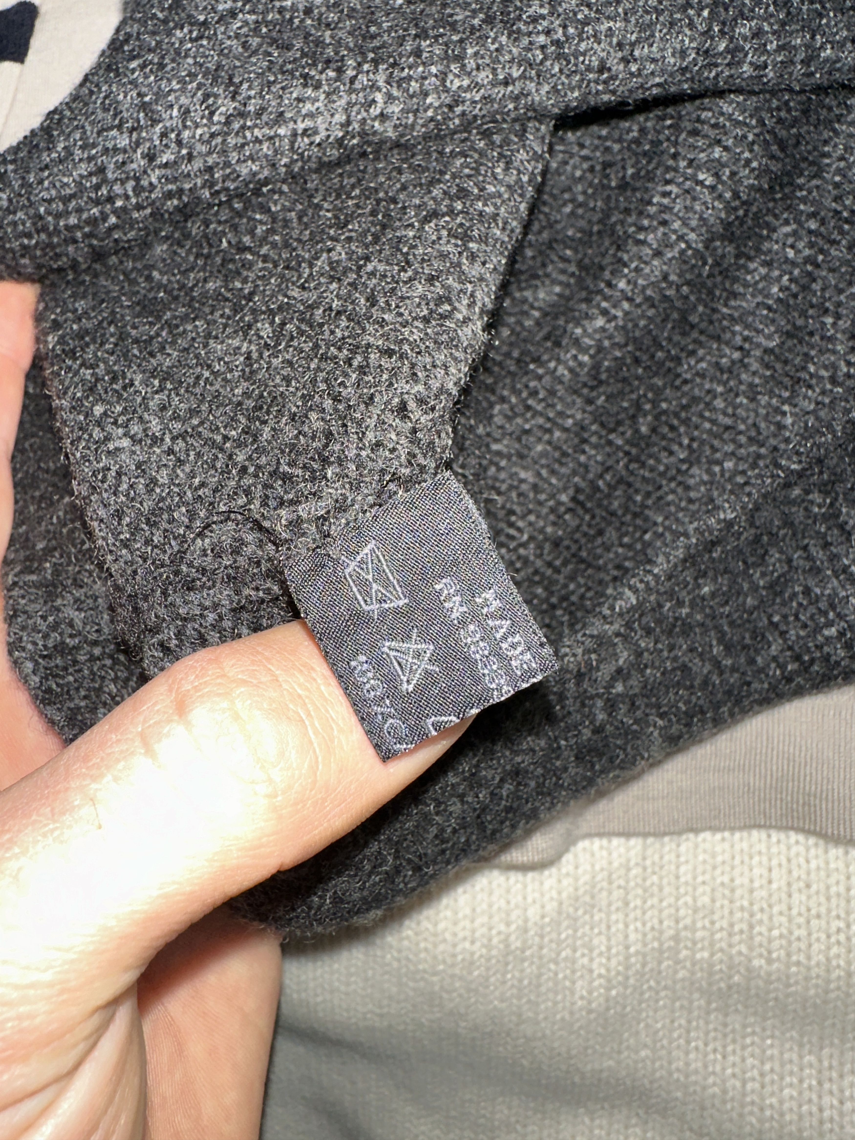Prada Prada 100% Cashmere V-Neck Slim Knit Sweater Size 40 IT Size S / US 4 / IT 40 - 8 Thumbnail