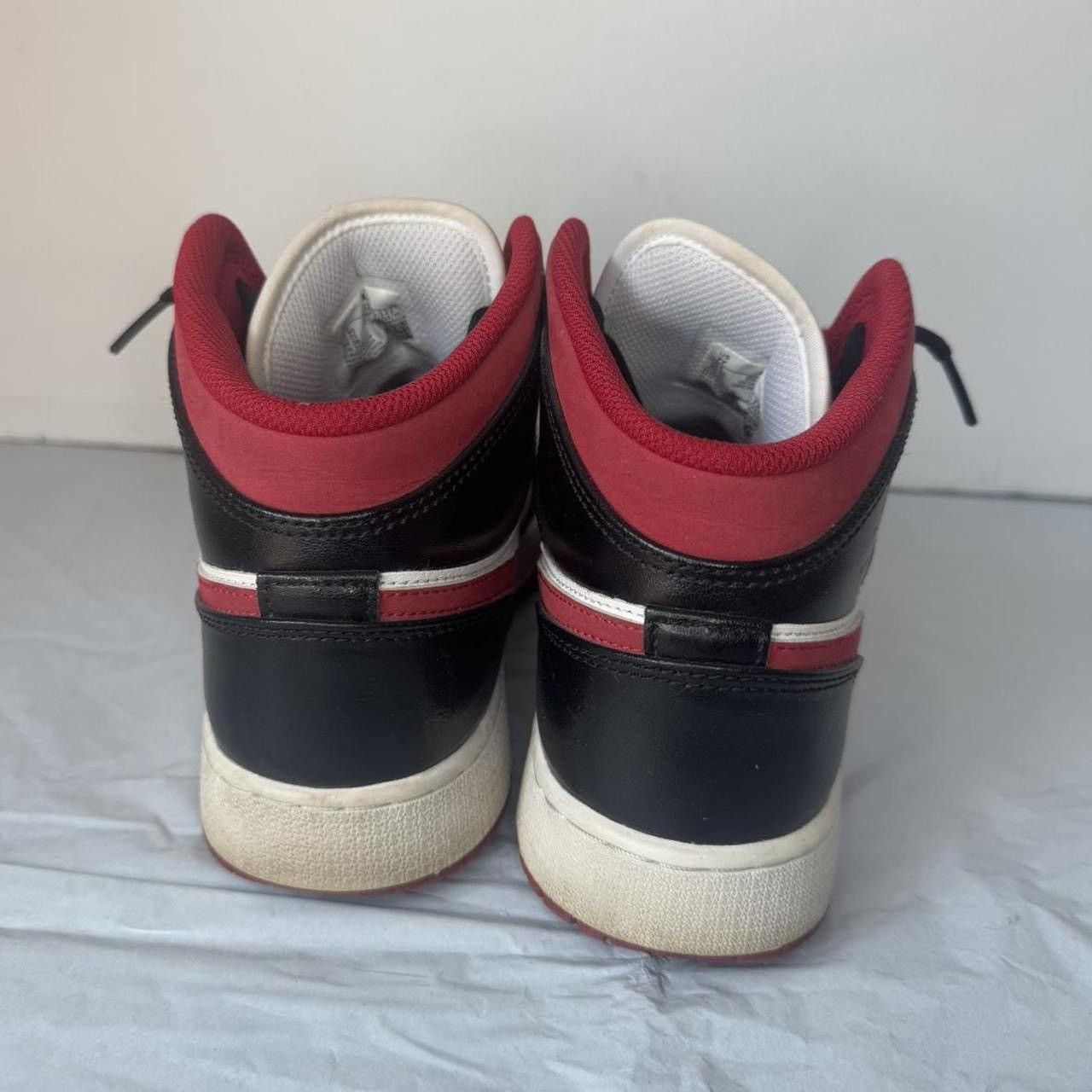 Jordan Brand Nike Air Jordan Retro 1 Mid Sneakers Size US 7 / EU 40 - 5 Thumbnail