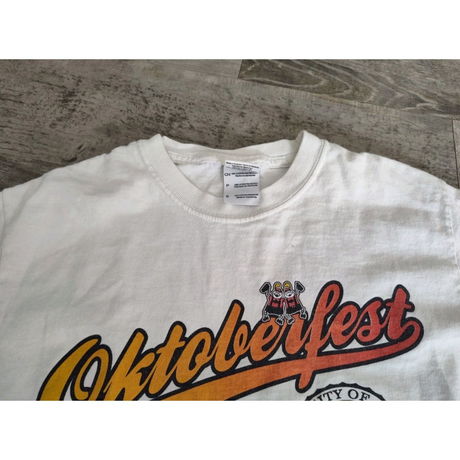 Gildan VINTAGE Gildan Oktoberfest University of Okoboji Long Sleeve Tee Shirt Size Small White Graphic Print Unisex Adult Size US S / EU 44-46 / 1 - 5 Thumbnail
